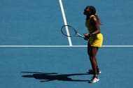 Coco Gauff feiert ihren Sieg gegen Marta Kostyuk bei den Australian Open 2024.