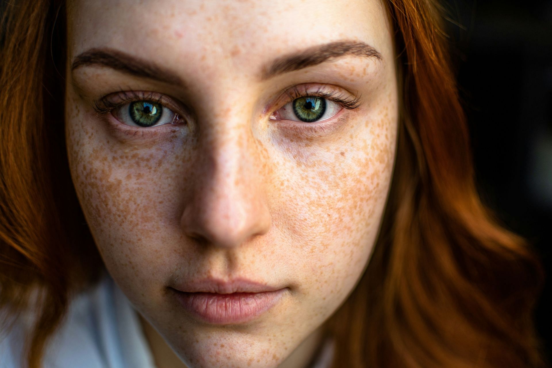 Green Light can treat acne and hyperpigmentation(Image by Daniil Lebedev/Unsplash)