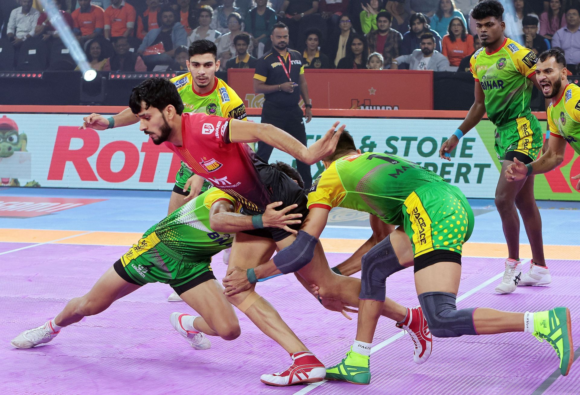 Pro Kabaddi 2023-24 में पटना पाइरेट्स की 11 मैचों में छठी जीत