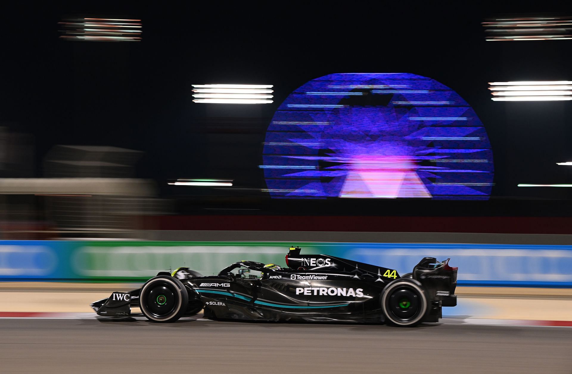 Lewis Hamilton driving the Mercedes W14 during the 2023 Bahrain GP with the &#039;zero pod&#039; design (Photo by Clive Mason/Getty Images)