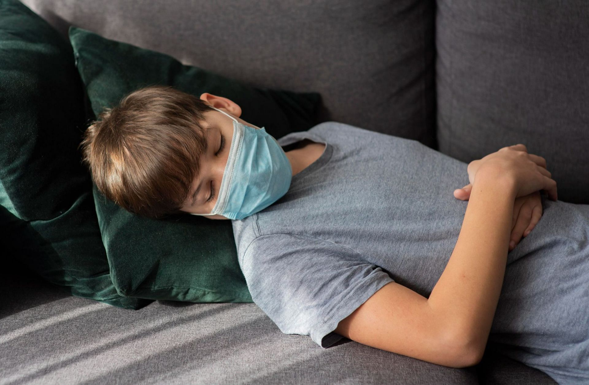 Спящие мальчики 12 лет. Грипп у детей. Больной гриппом фото. ОРВИ.