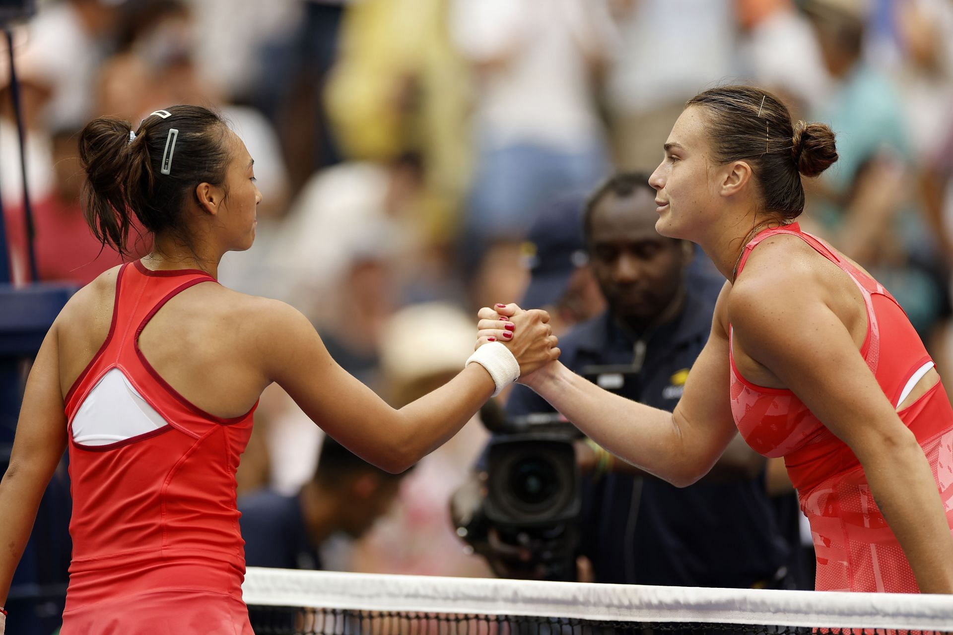 Zheng Qinwen and Aryna Sabalenka shake hands