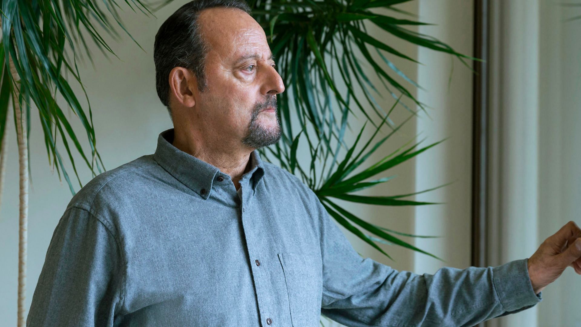 Dr. Reinaldo, played by Jean Reno. in Who Killed Sara (Image via Netflix)