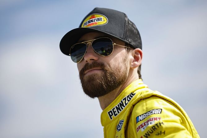 Ryan Blaney jokes about being cropped from Bubba Wallace’s picture uploaded by New York Knicks social media