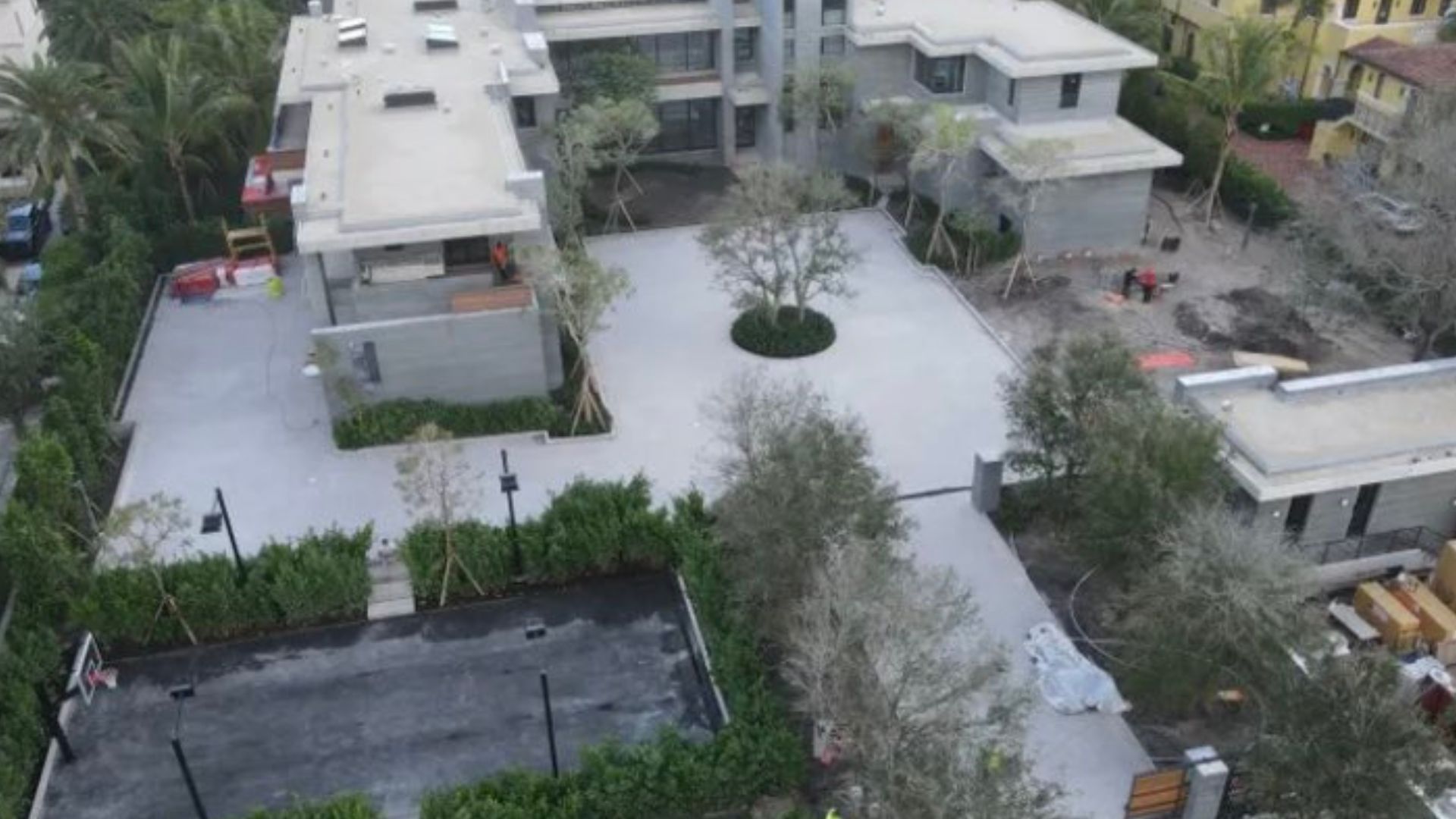 Overhead view of Brady's Miami mansion with basketball court (@tombradymedia/Twitter)