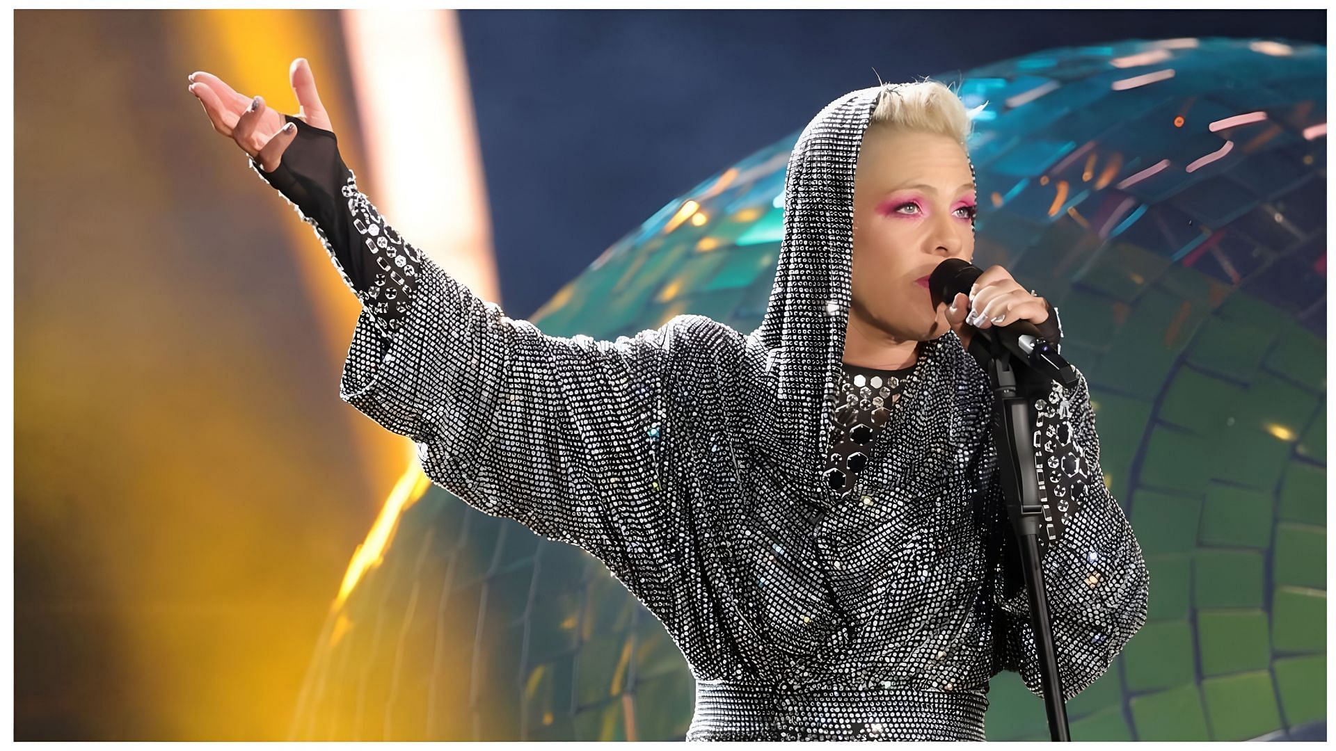 Pink extended Summer Carnival Tour 2024