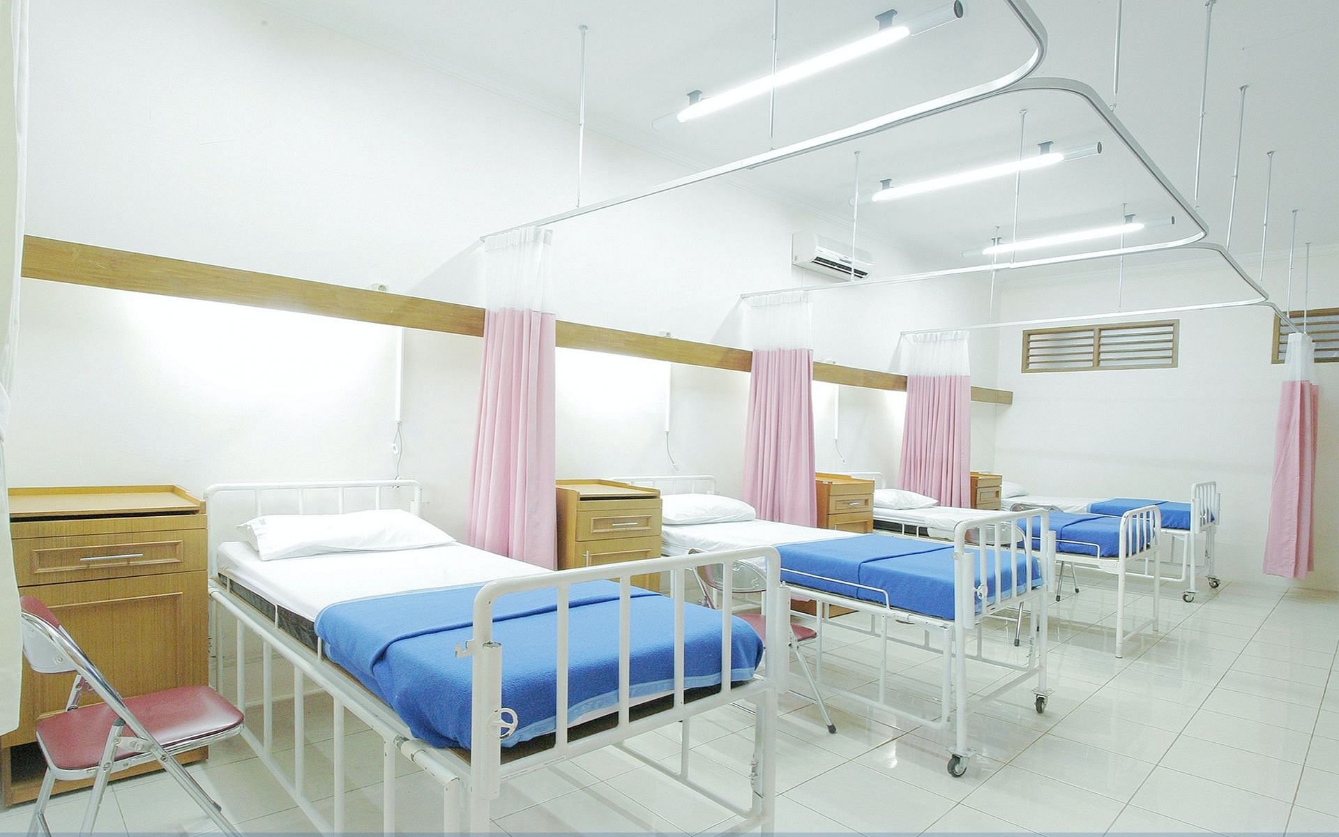 Contaminated hospital equipment can transmit infections. (Image via Unsplash/Adhy Savala)