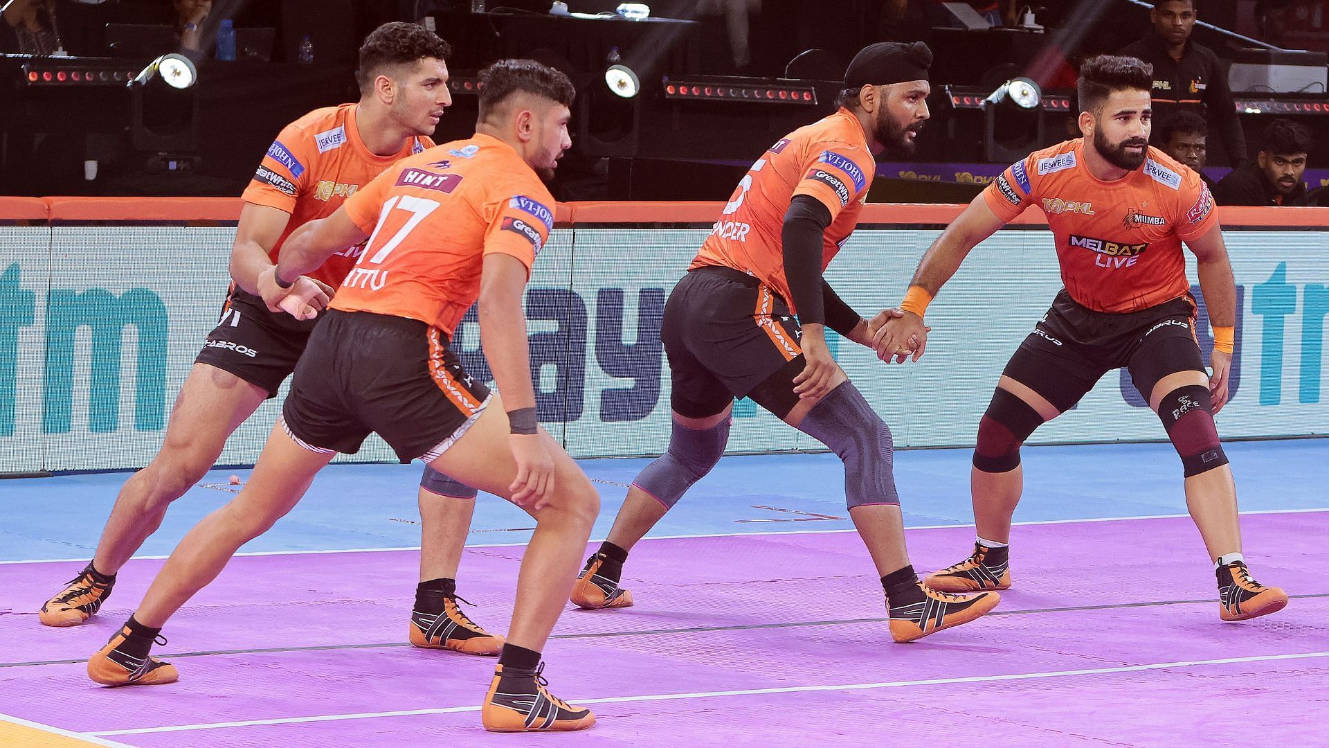 U Mumba defense during match 63 against Dabang Delhi