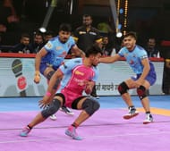 Arjun Deshwal in action against Bengal Warriors (credits: PKL)