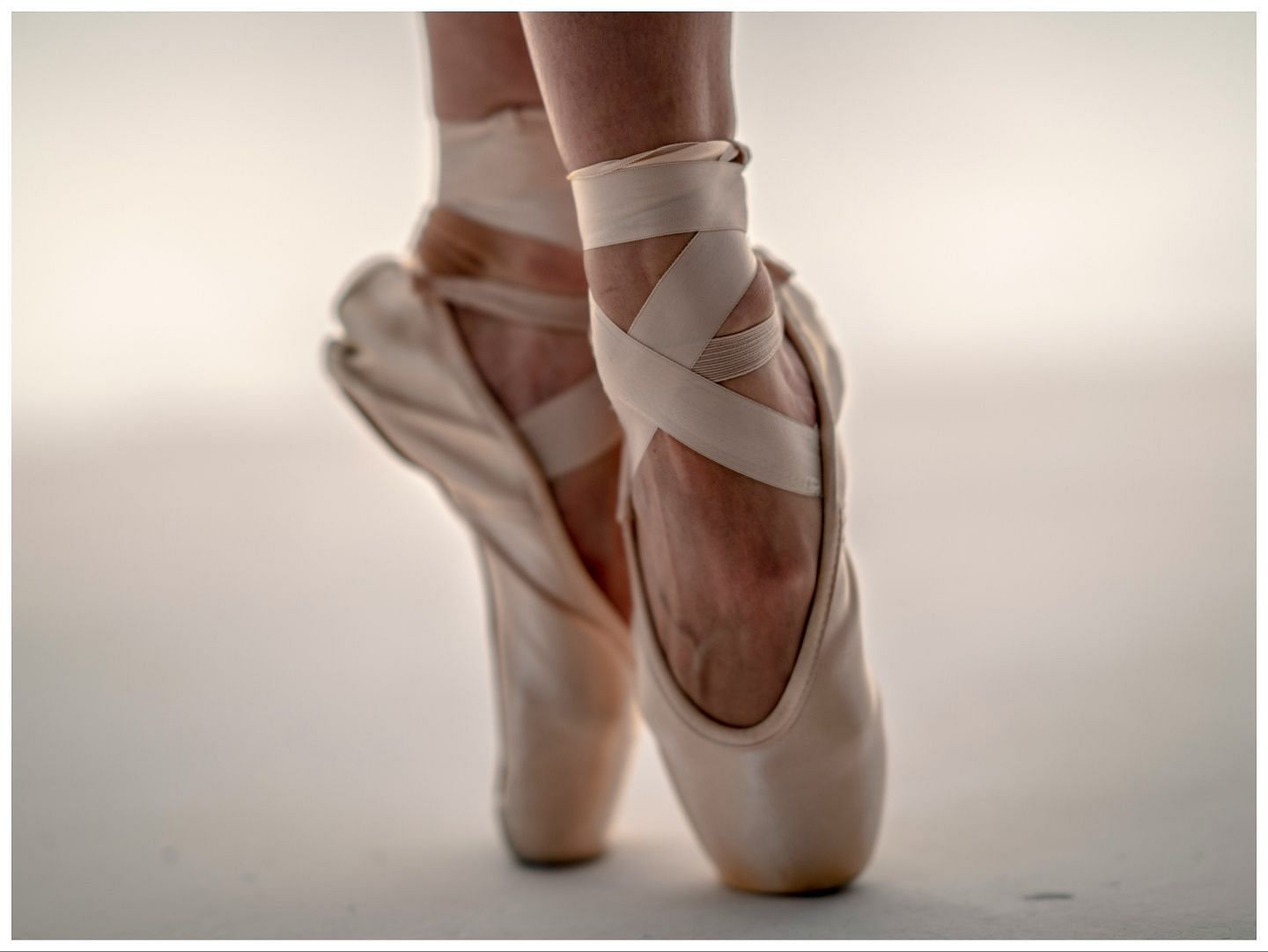 Incredible looking legs of ballet dancer (Image via Unsplash/ Nihal Demirci)