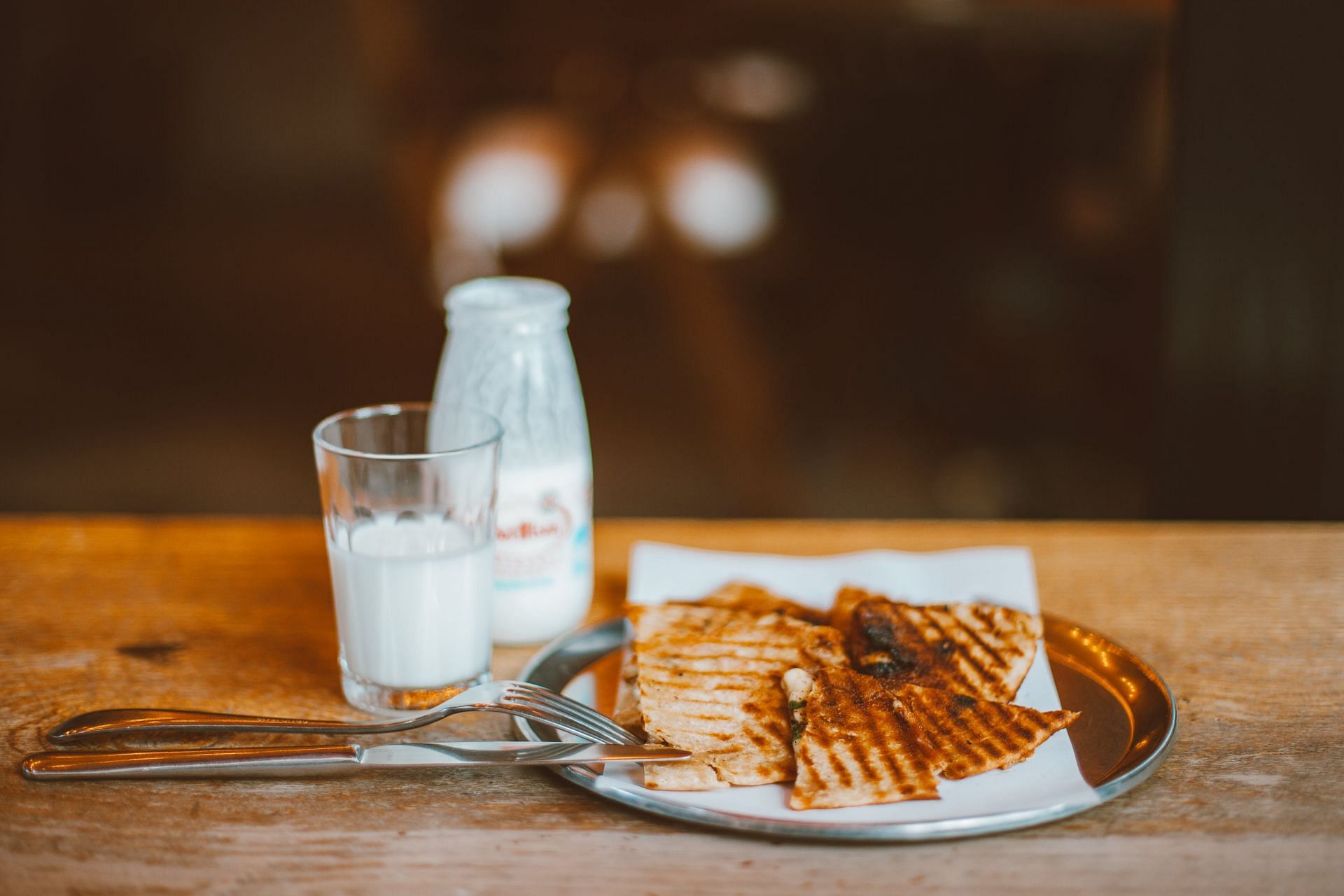 Best vegan milk options (image sourced via Pexels / Photo by roman)