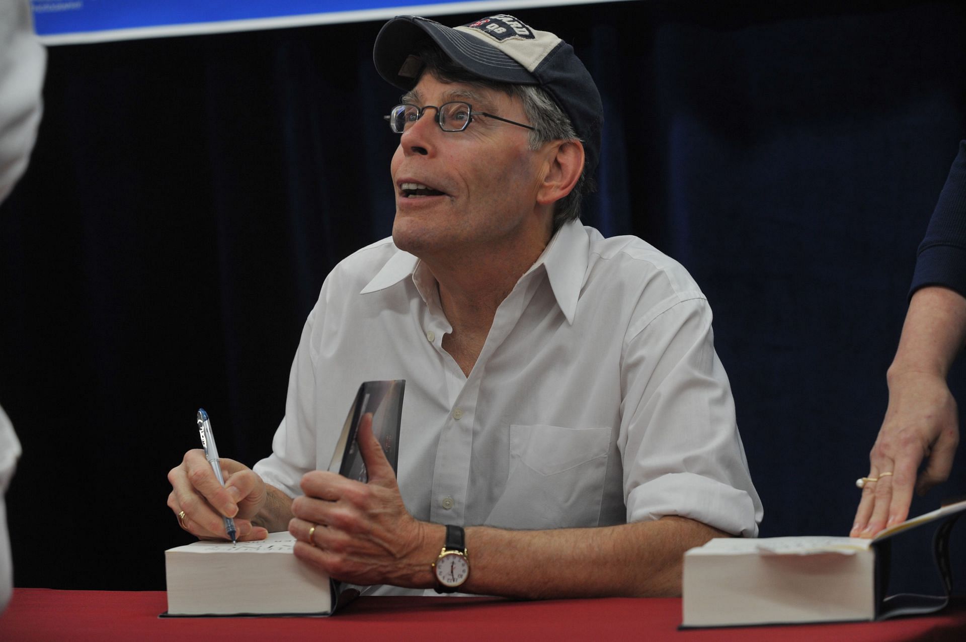 Stephen King Promotes &quot;Under The Dome&quot; At Wal-Mart