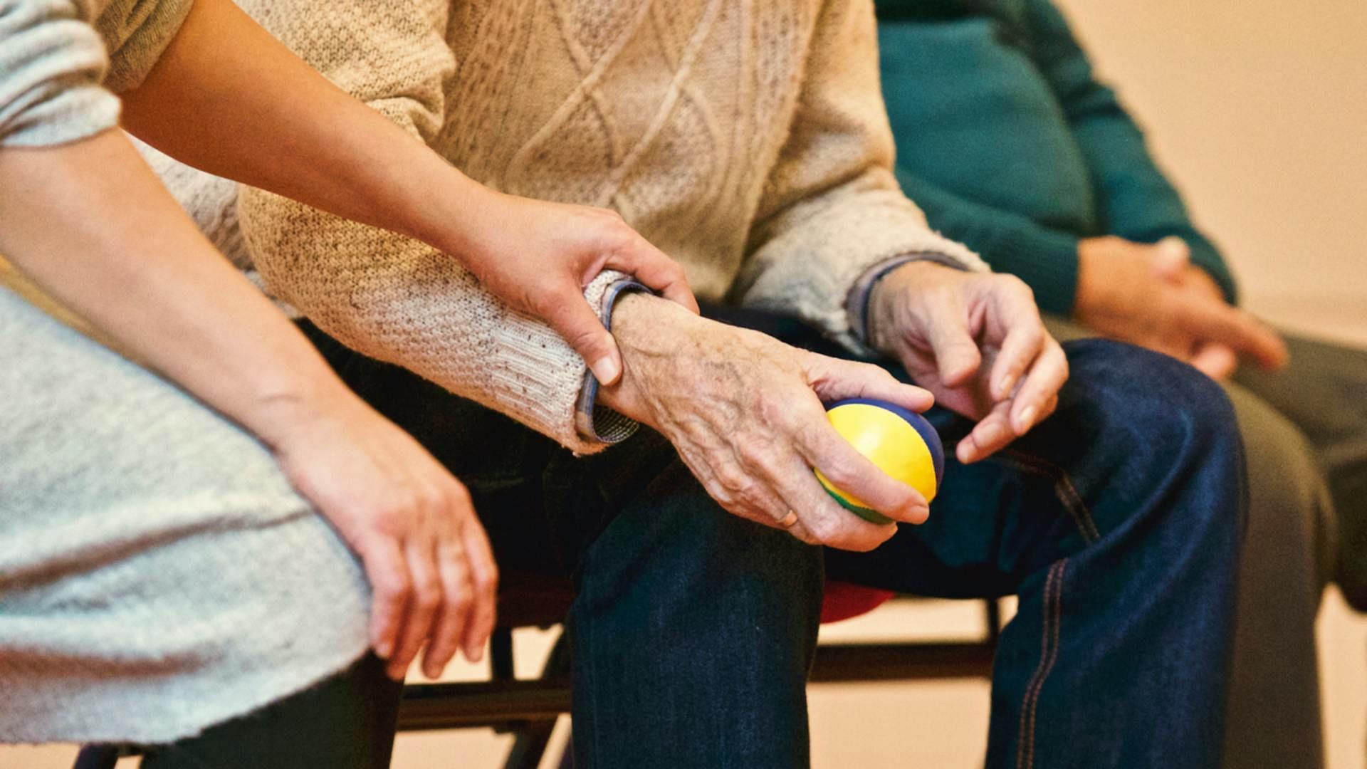 Osteoarthritis is a common condition in old adults (Image via Pexels/Matthias Zomer)