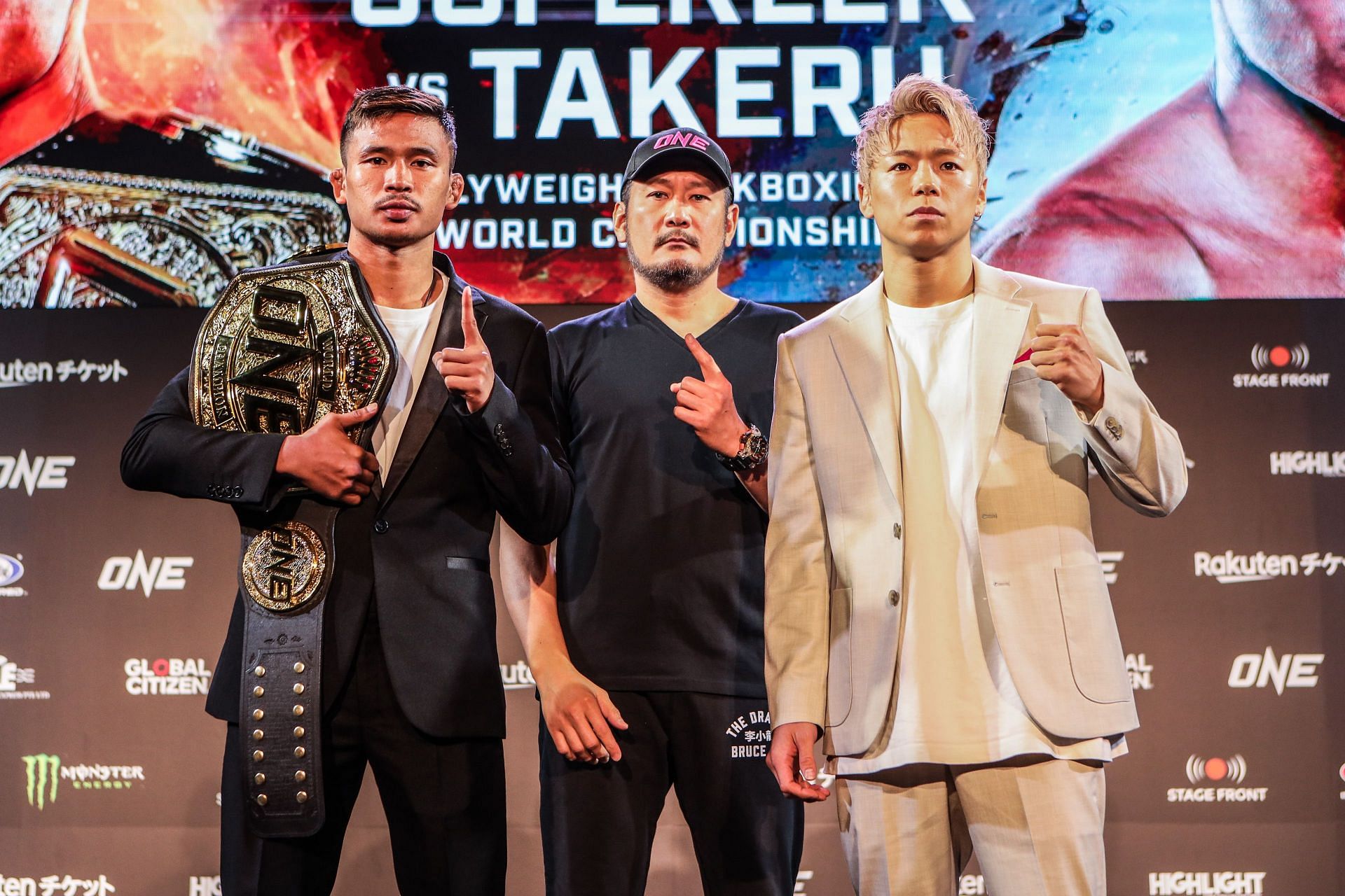 Superlek Kiatmookao and Takeru Segawa pose at the ONE 165 press conference in Tokyo.