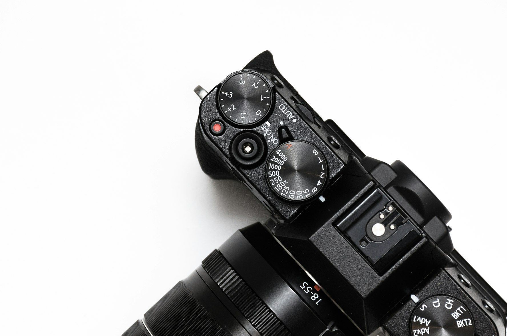 Manual settings on a camera (Image via Unsplash/@builtbymath)