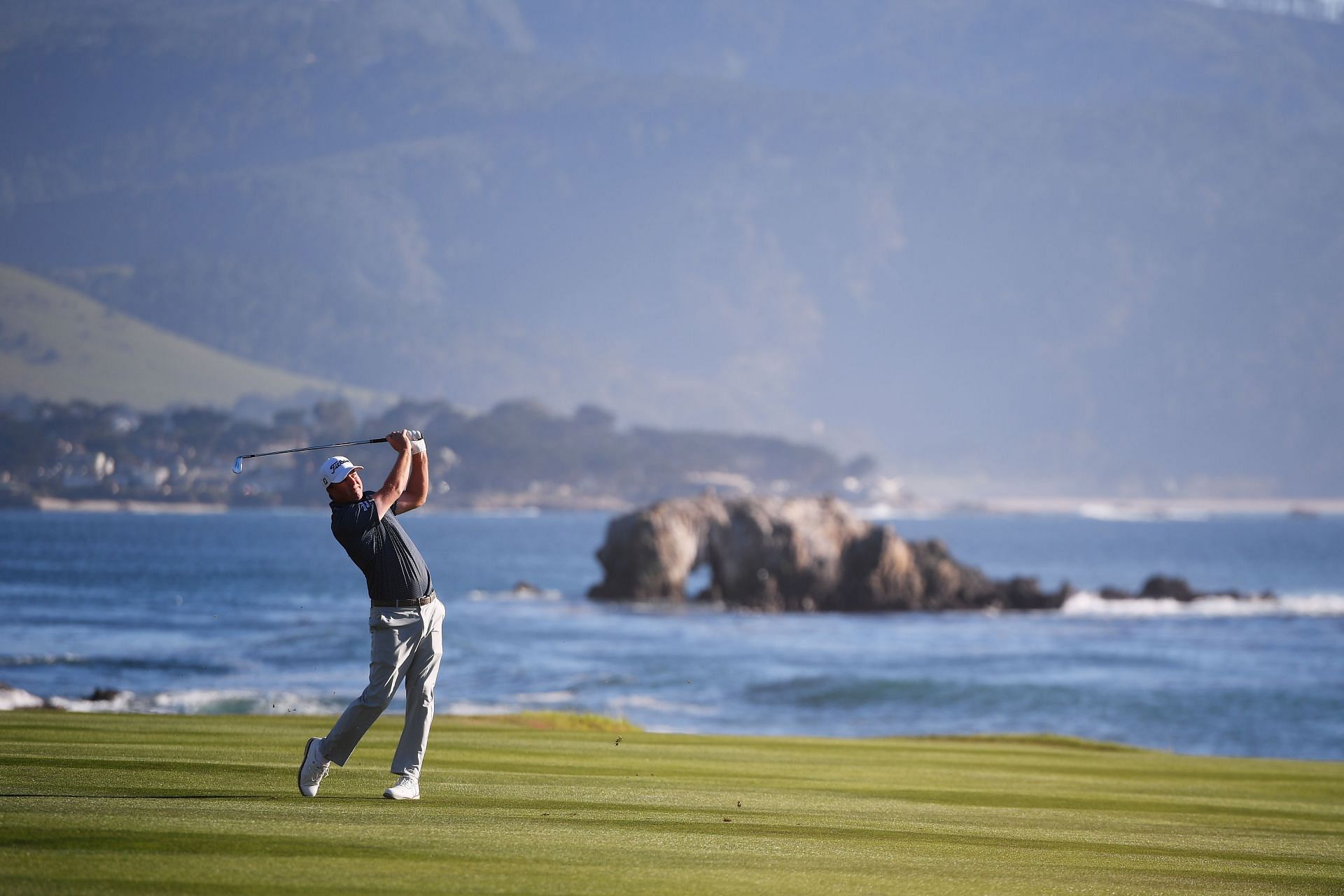 Jersey Jerry virtually went to Pebble Beach to try a hole in one