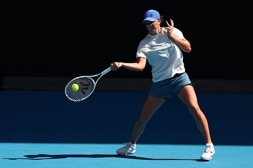 Iga Swiatek practicing ahead of the Australian Open