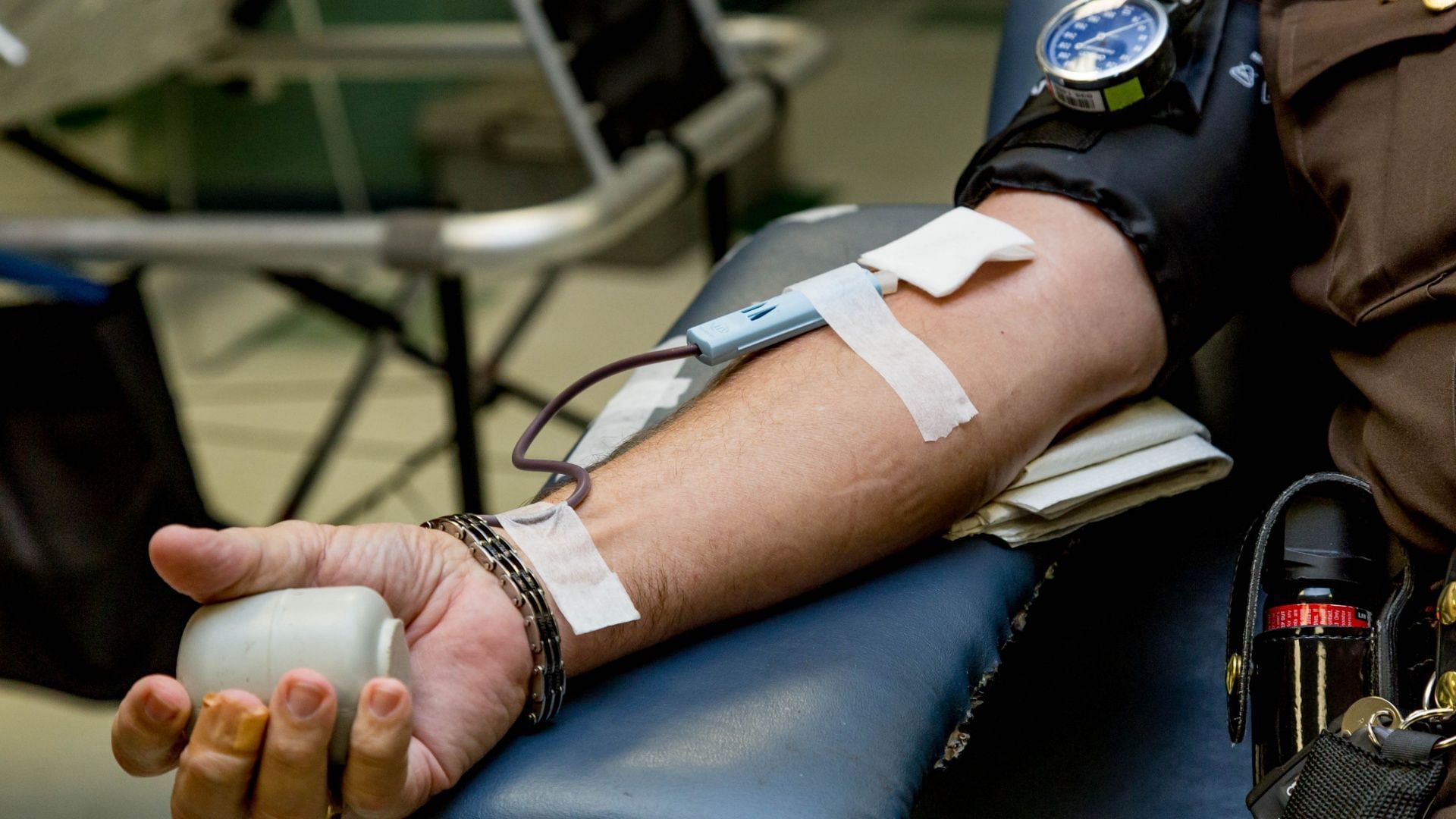 American Red Cross reveals that blood donations are at a 20-year all time low (Photo by LuAnn Hunt on Unsplash)