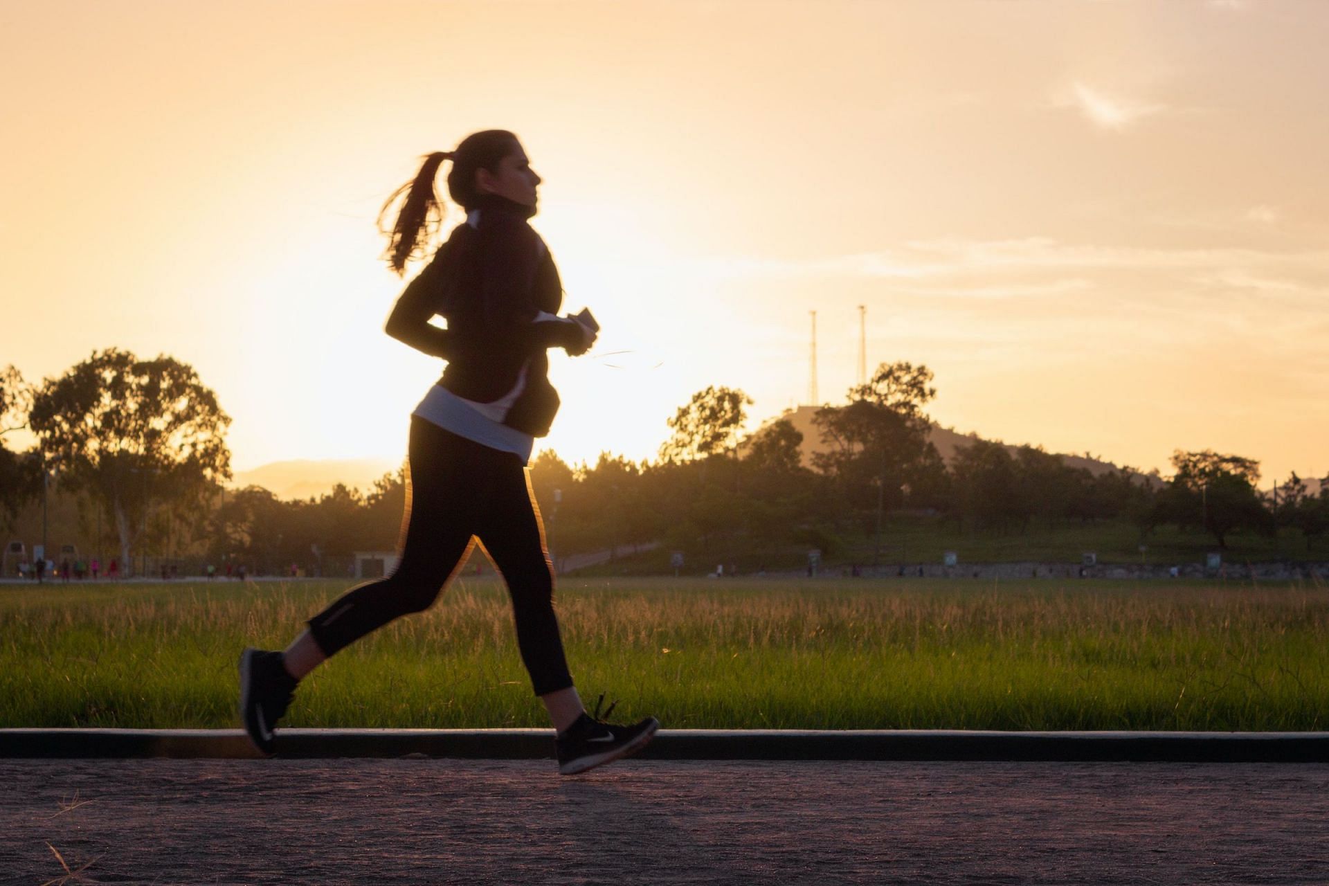 Workout (Image via Unsplash/Alex Maccarthy)