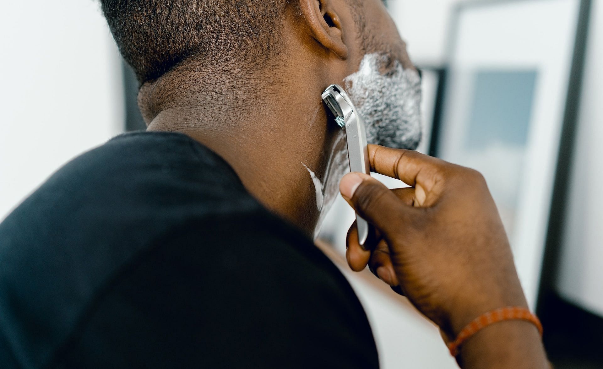 Razor burn can cause skin irritation(Image by Supply/Unsplash)