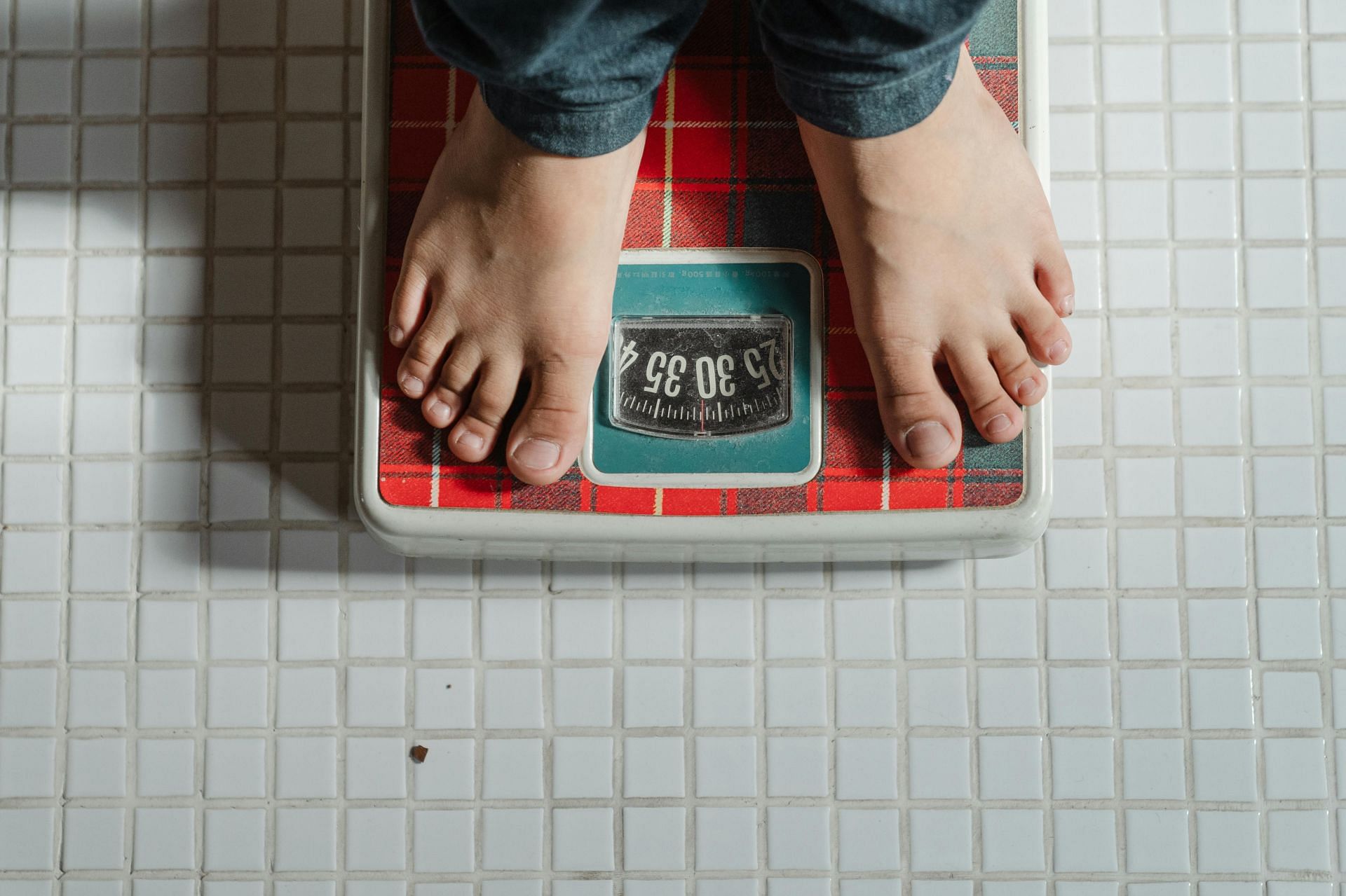 Reasons behind gaining weight fast (image sourced via Pexels / Photo by ketut)