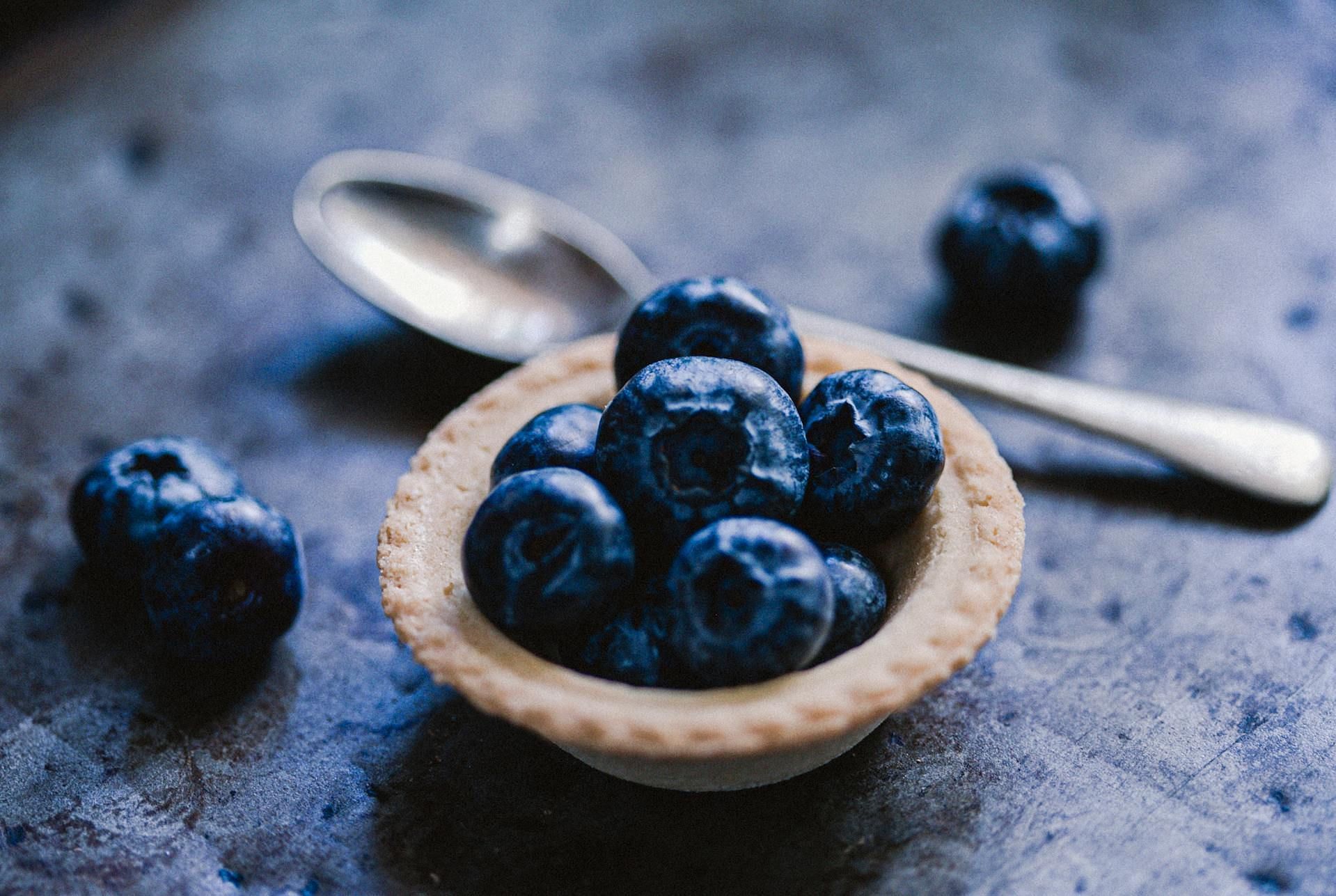 Blueberries are rich in antioxidants (Image via Pexels/Wendy van Zyl)
