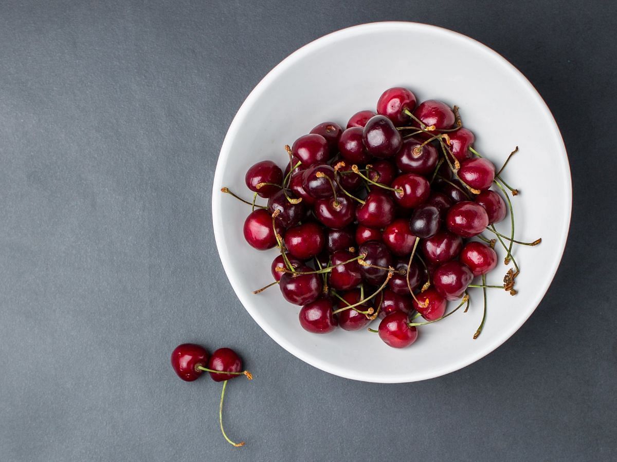 Beauty benefits of Cherries: Help calm inflammation (Image via Pexels)