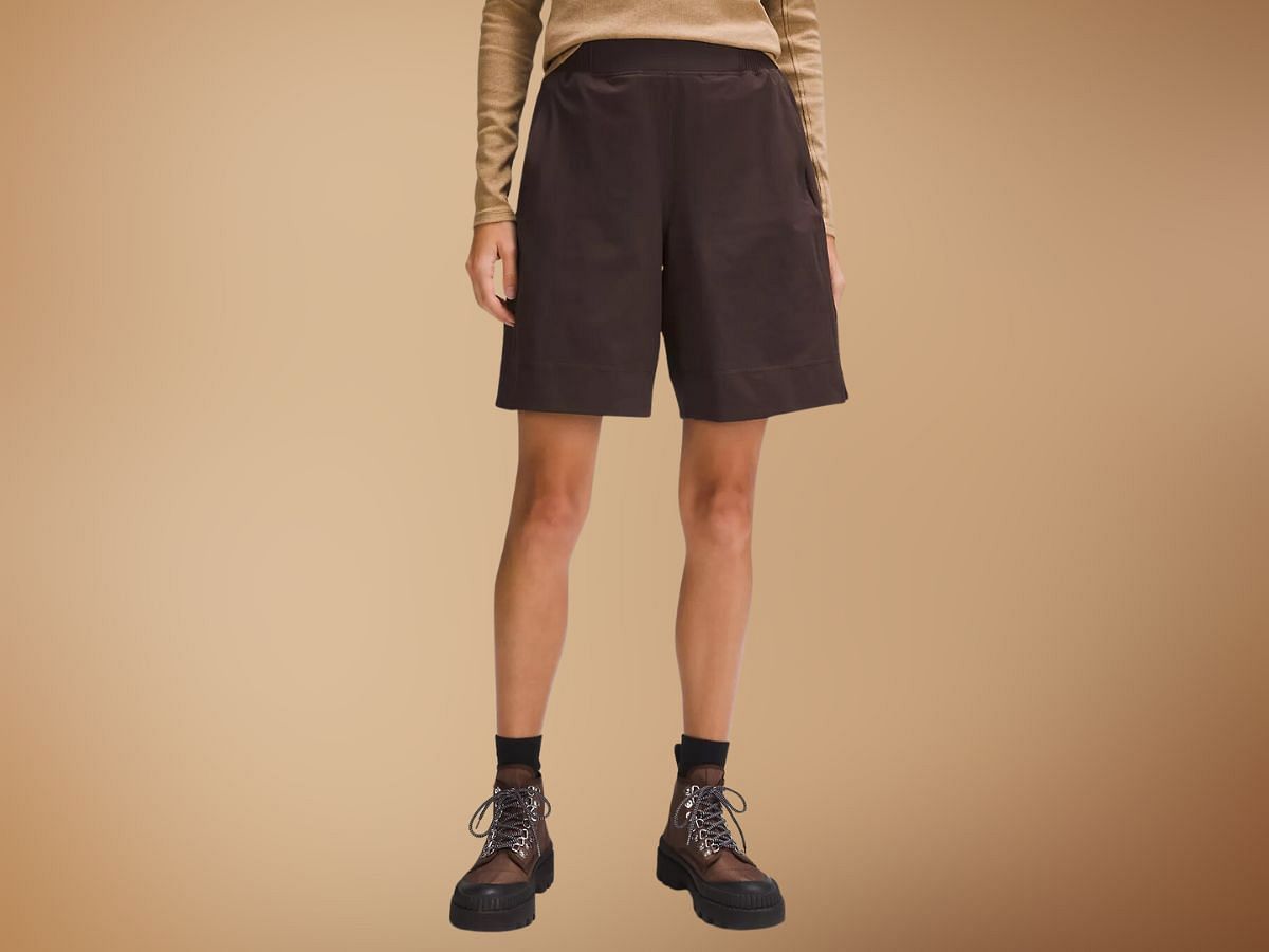 The Stretch Woven Mid-rise Bermuda short (Image via Lululemon)