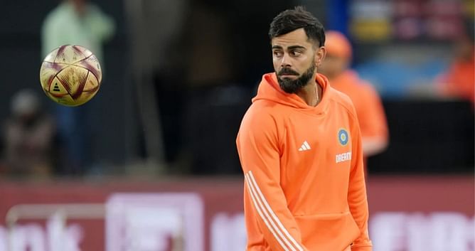 IND vs AFG : विराट कोहली को गले लगाने के लिए मैदान में घुसा फैन, तस्वीर हुई वायरल
