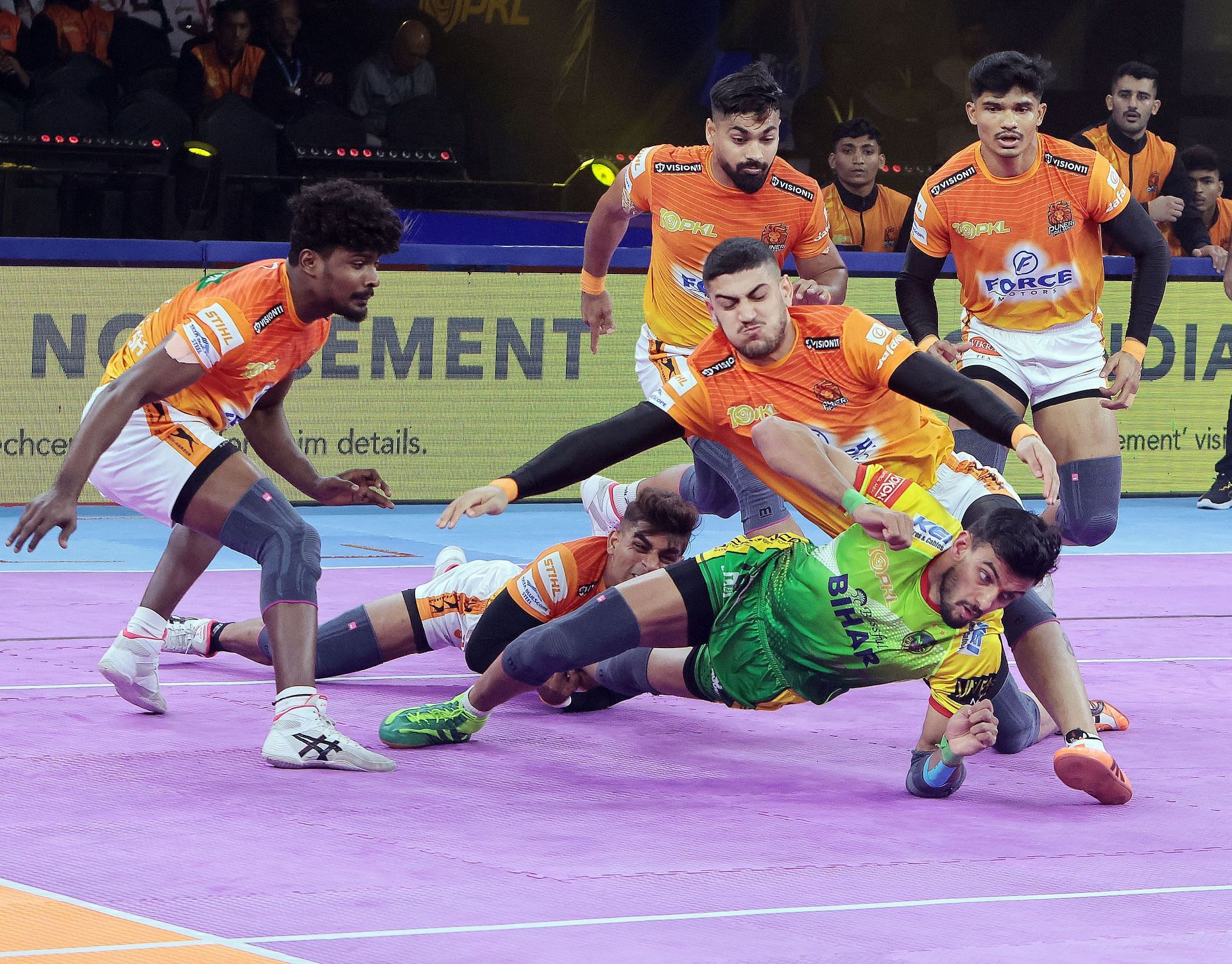 Puneri Paltan with a failed tackle against Manjeet of Patna Pirates (PC: PKL)