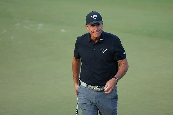 Phil Mickelson playfully teases Mark Baldwin with a light-hearted jab about his short game skills - “Reminds me of you 3 months ago”