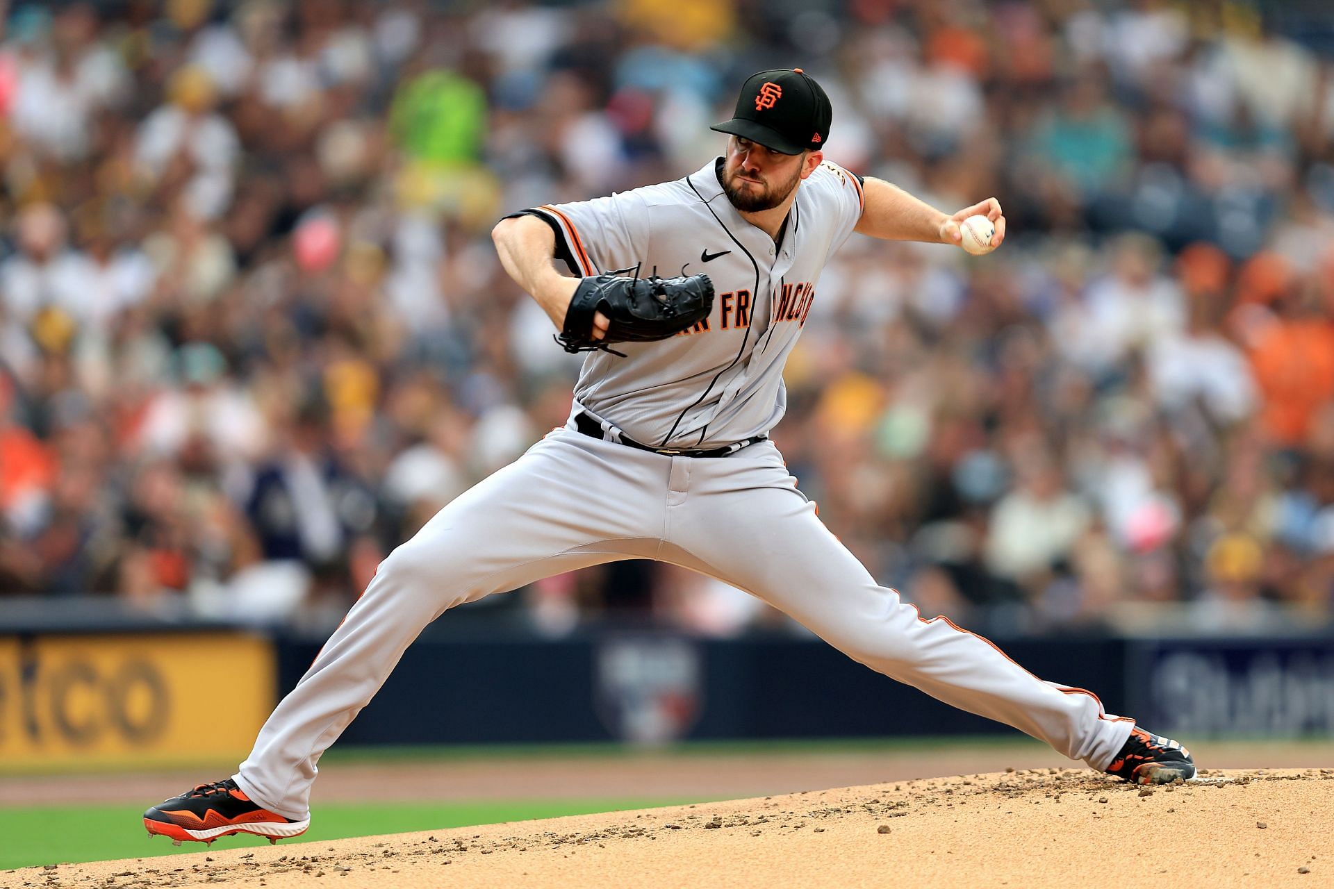 San Francisco Giants v San Diego Padres (via Getty Images)