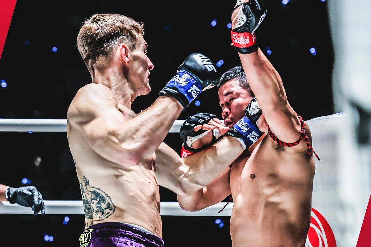 Nong-O and Nico Carrillo put on a show at Lumpinee