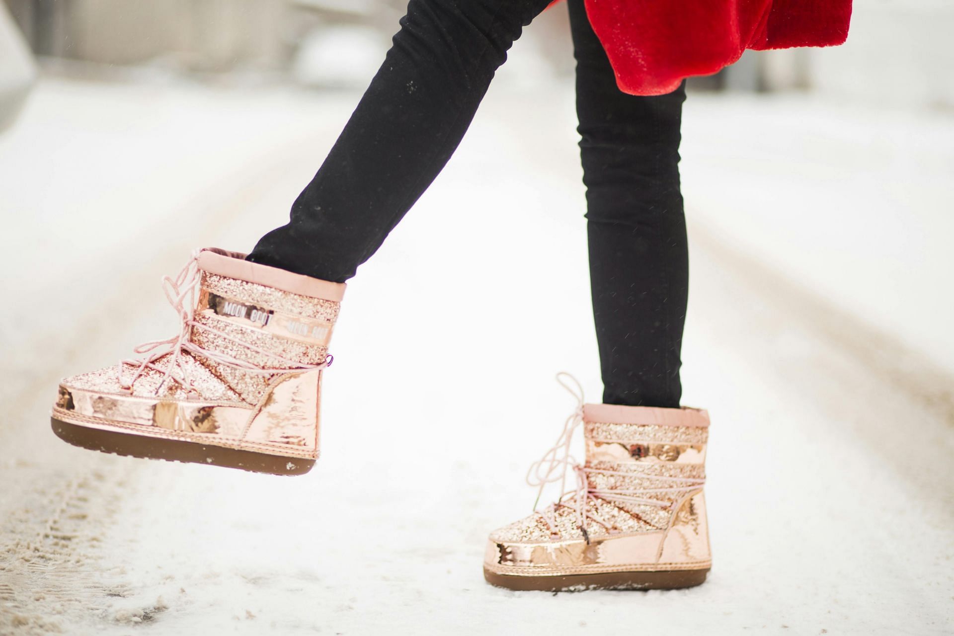 why are my toes always cold (image sourced via Pexels / Photo by Kindel Media)