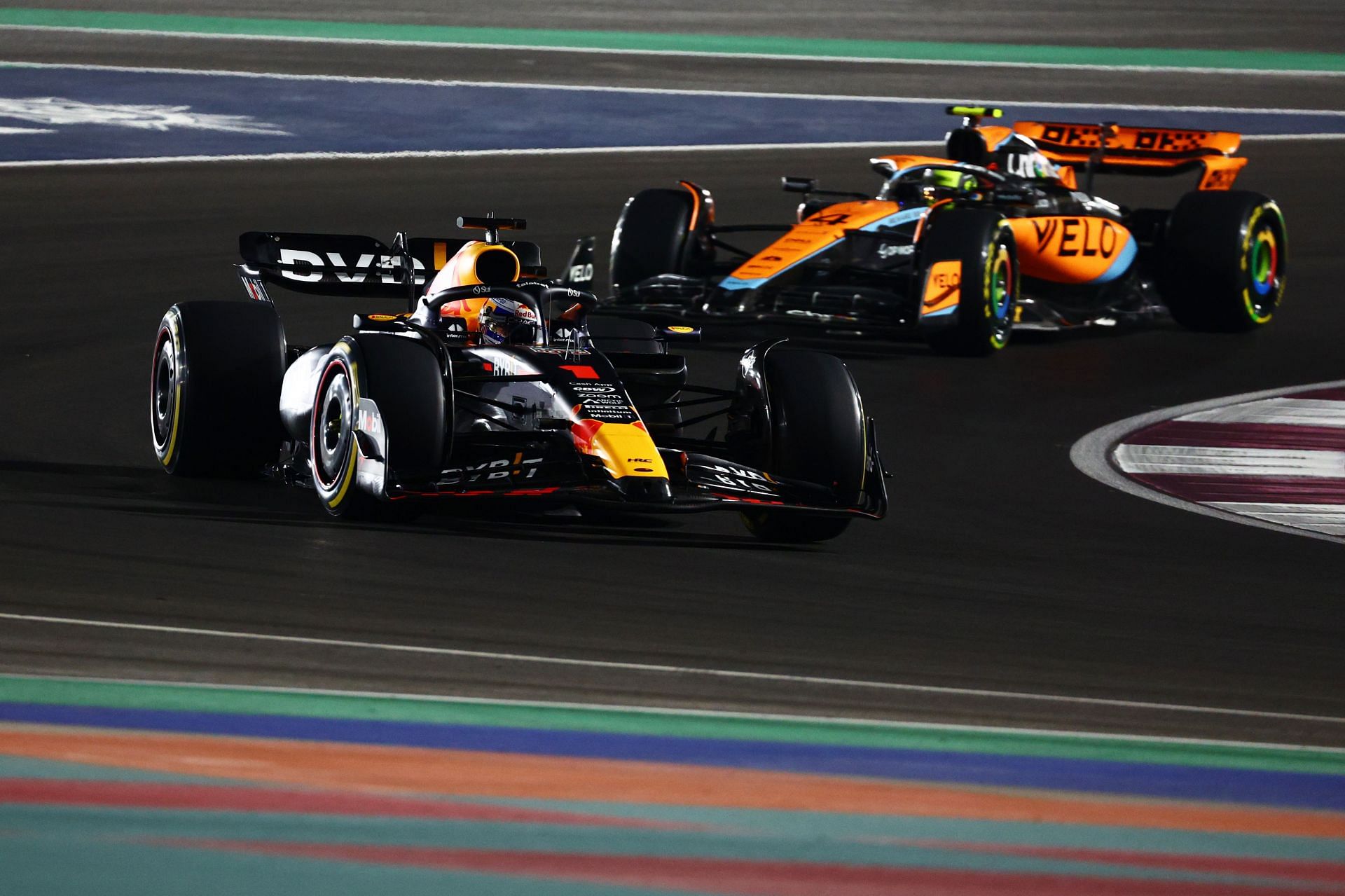 Max Verstappen&#039;s Red Bull leading Lando Norris&#039; McLaren during the 2023 Qatar Sprint (Photo by Clive Rose/Getty Images)