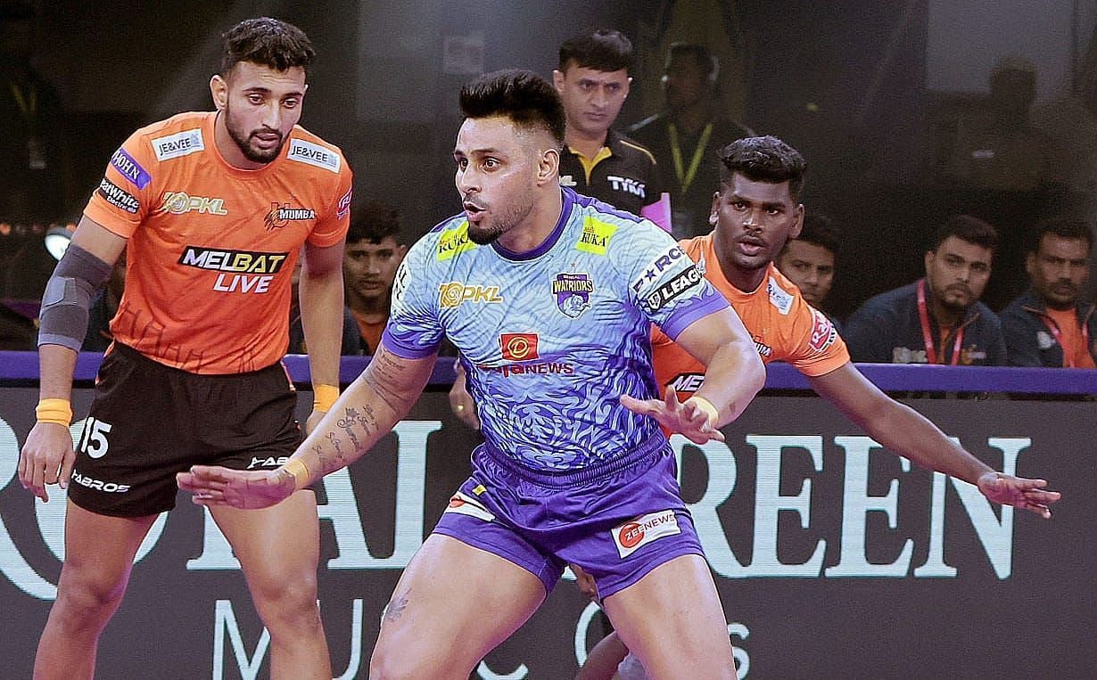 Maninder Singh in action in Season 10 of Pro Kabaddi League against U Mumba. 