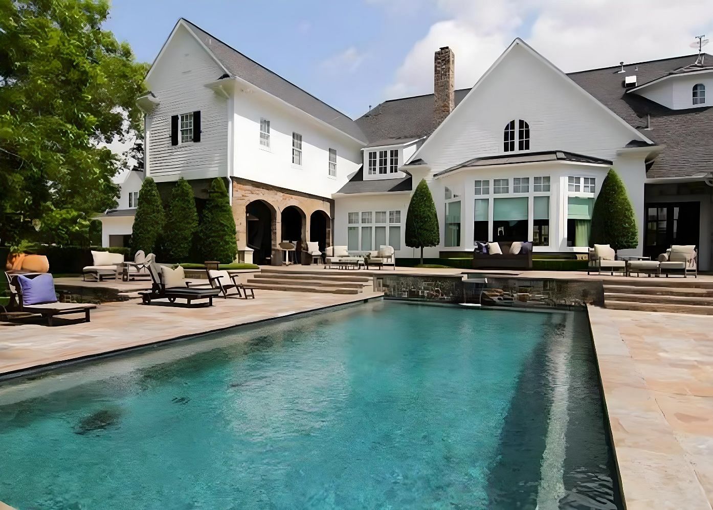 Reynolds&#039;s $4,900,000 Sugar Land mansion (Image credit: Trulia.com)