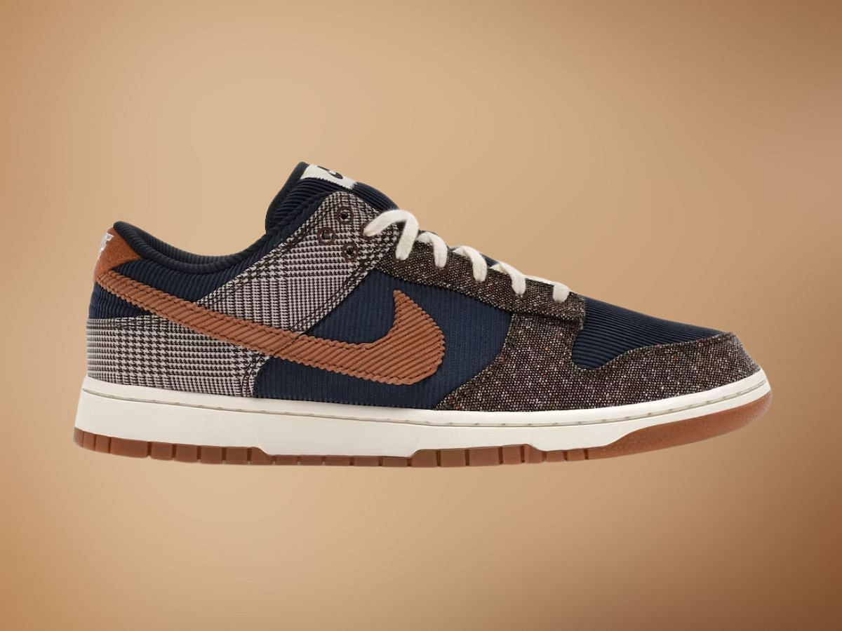 The Dunk Low &quot;Tweed Midnight Navy Corduroy&quot; shoes (Image via StockX)