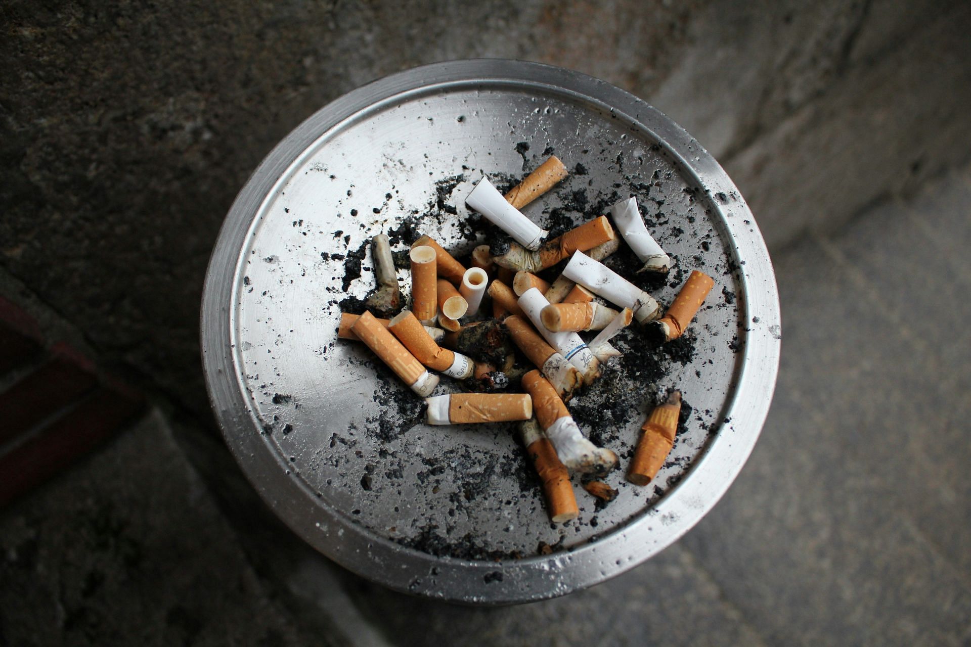 Smoking heavily harms the organs(Image by Julia Engel/Unsplash)