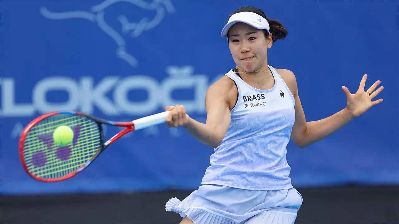 Nao Hibino hits a forehand.