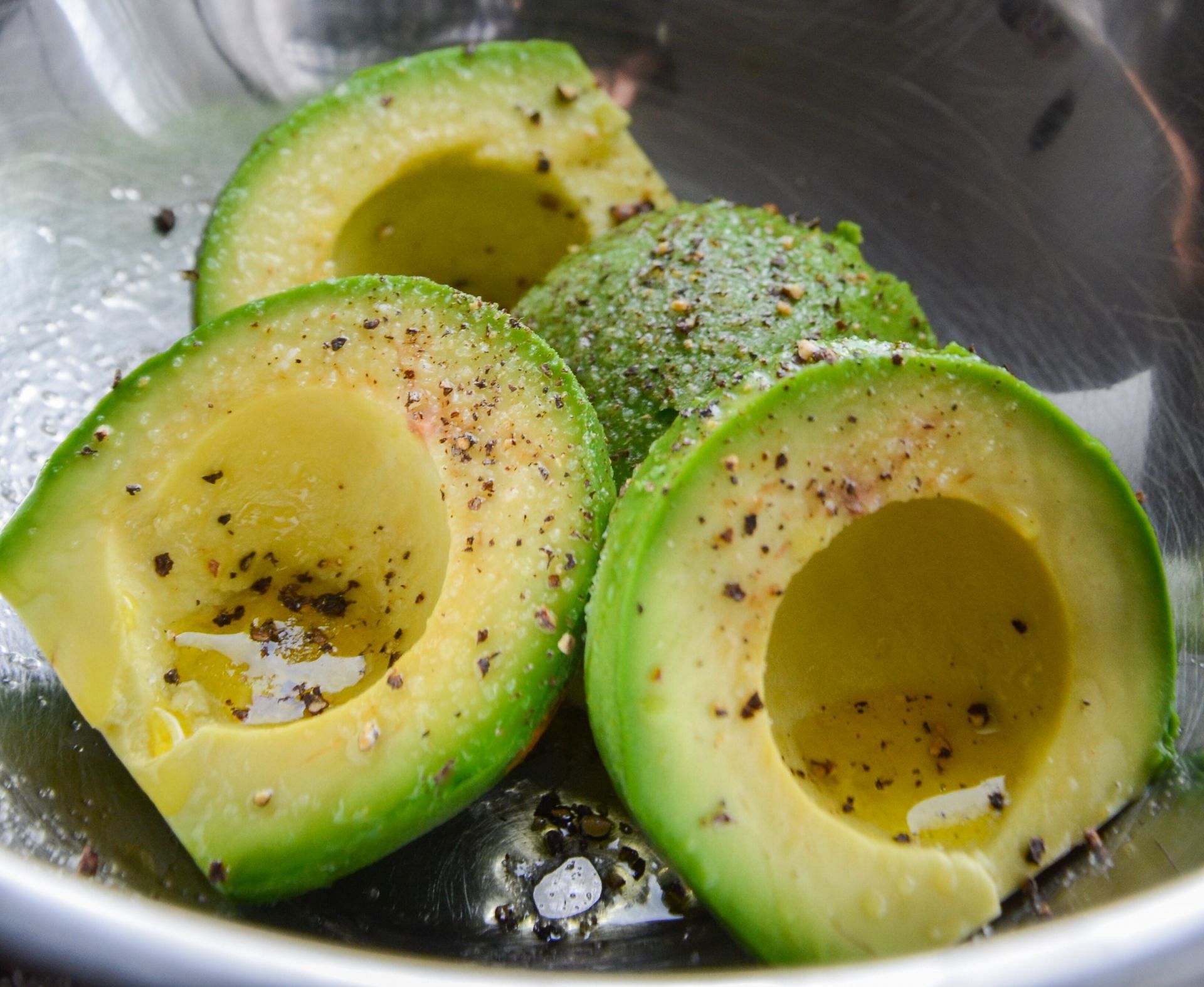 Eating avocados for Type 2 Diabetes (Image via Unsplash/ Stepanenco Valeria)