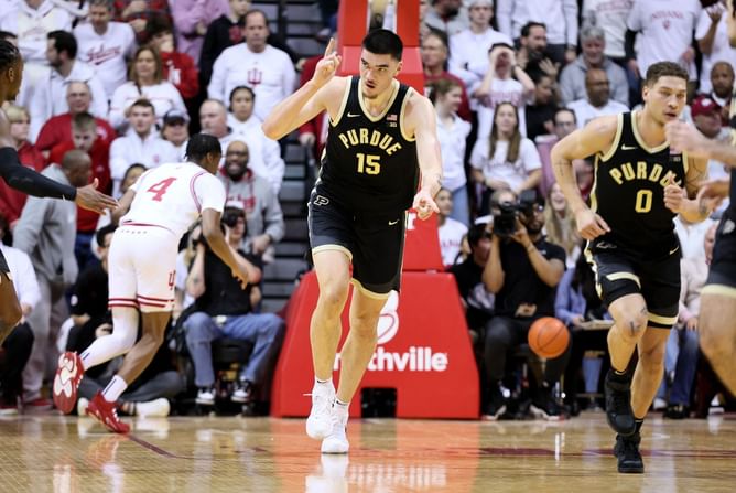 What size shoe does Zach Edey wear? A look at the Purdue big man's height, weight, wingspan and more