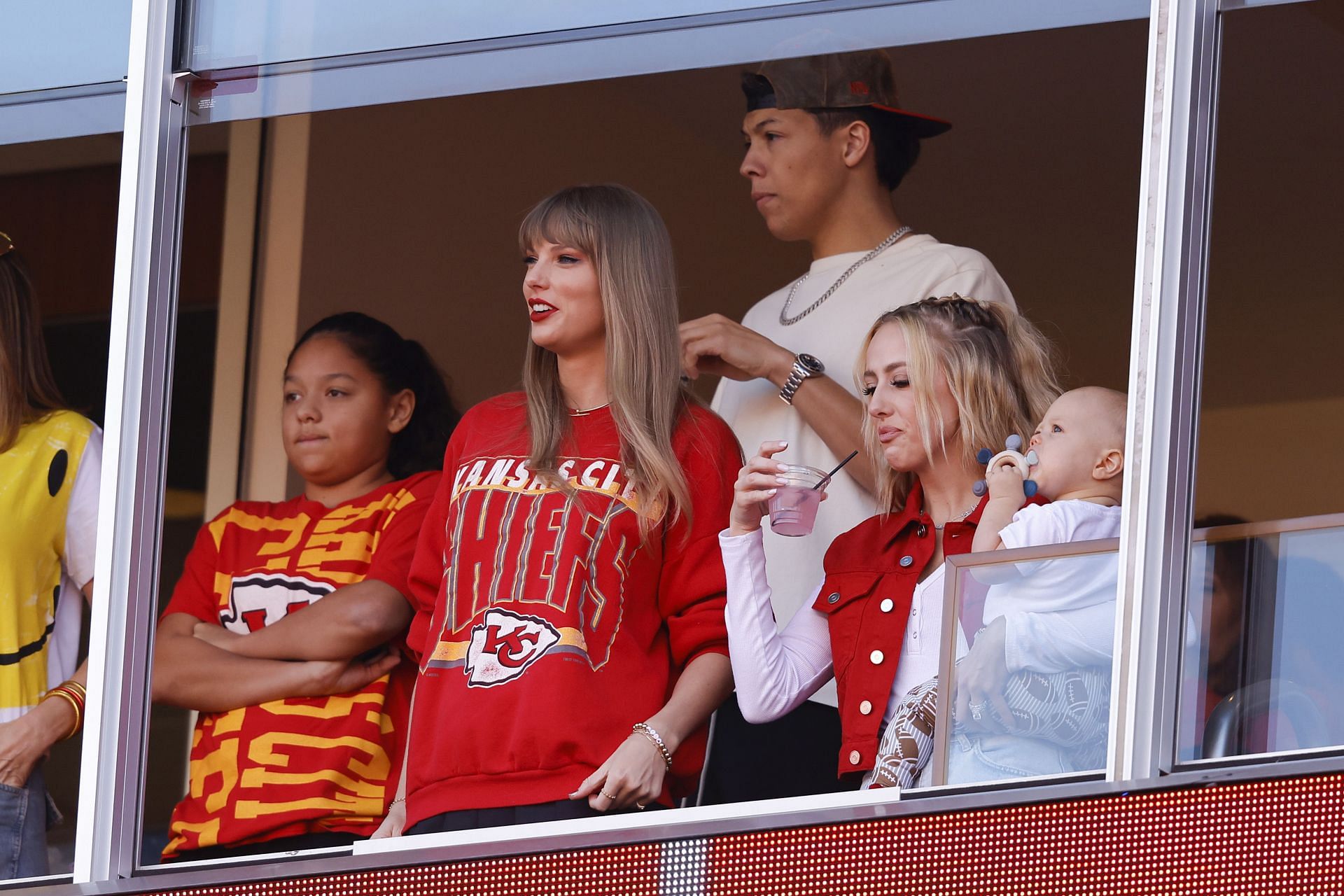 Taylor Swift supporting Travis Kelce at the Los Angeles Chargers v Kansas City Chiefs game