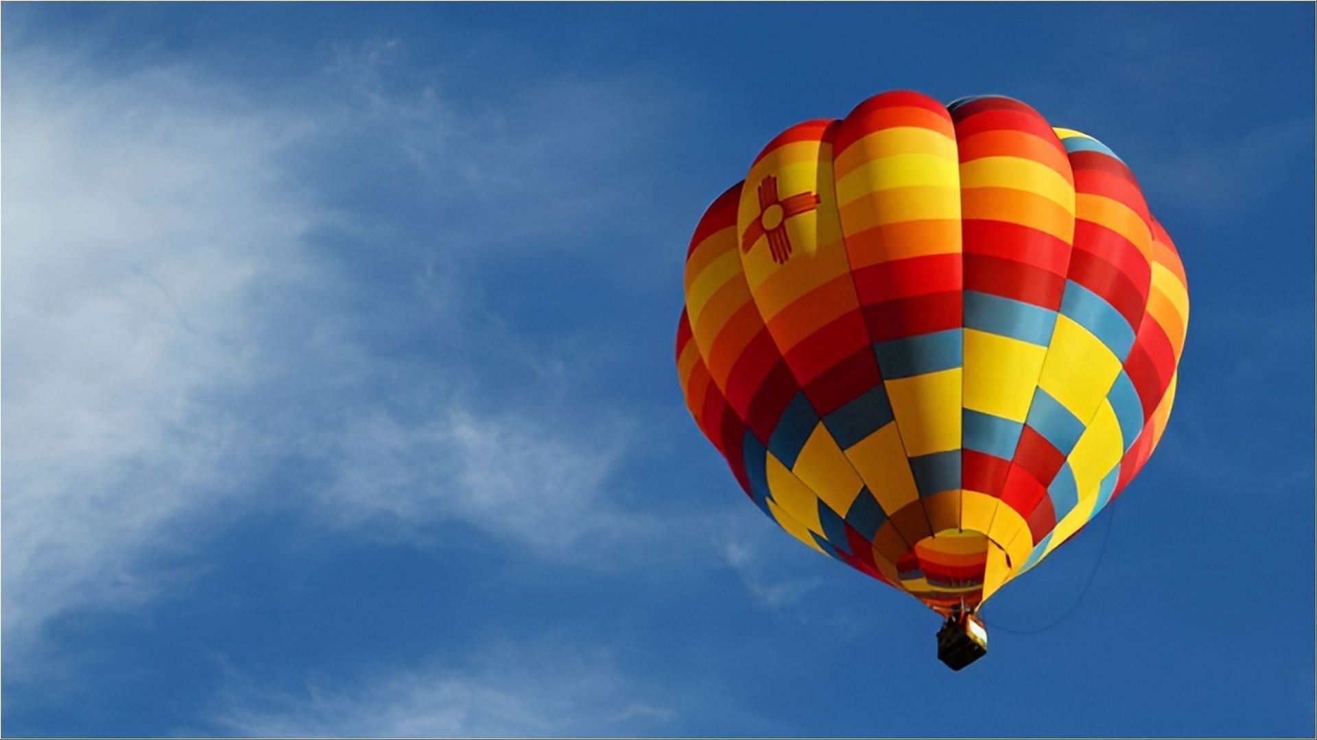 A hot air balloon with five passengers crashed on Sunday leading to the death of four people (Image via MesicNenad/X)