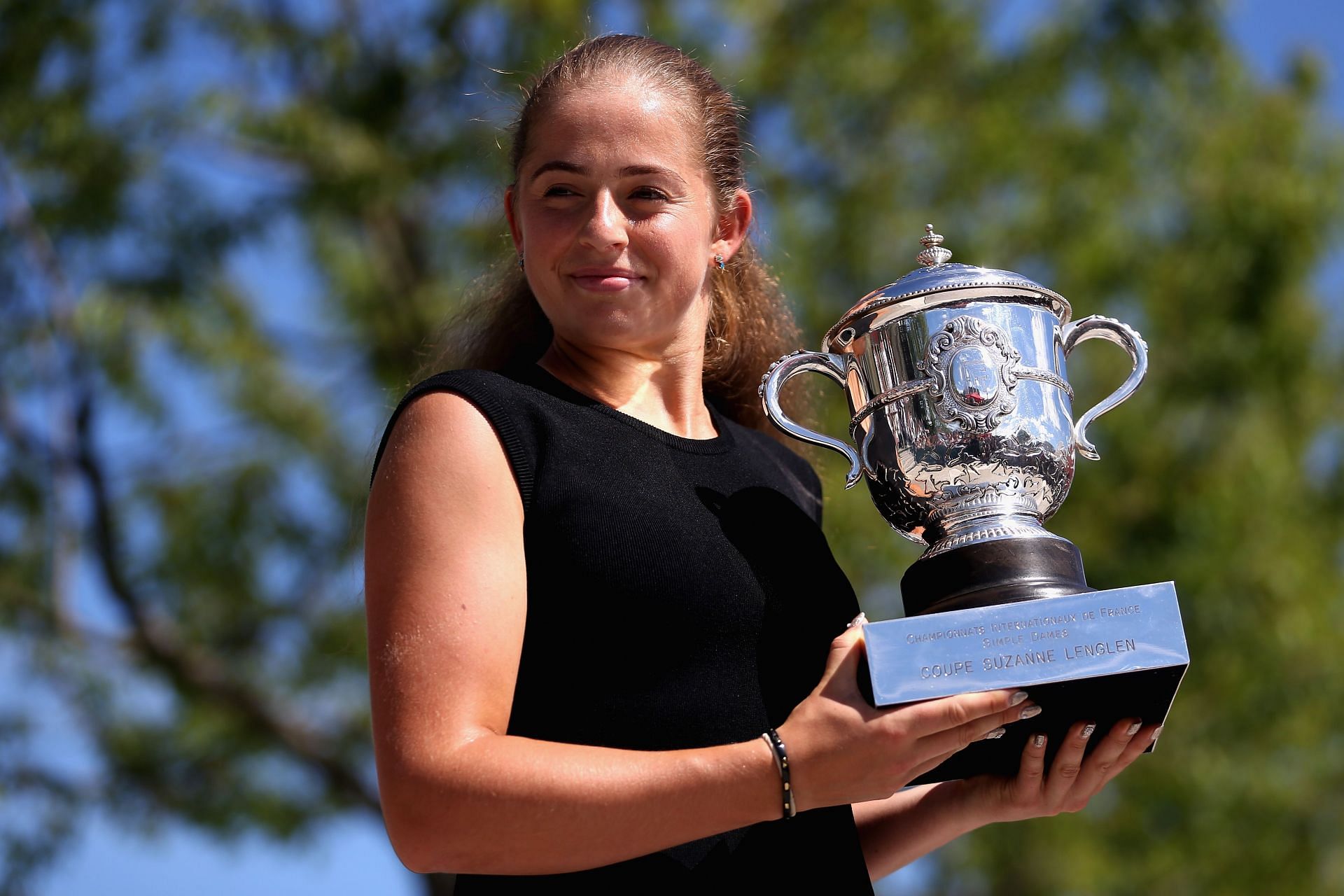 Jelena Ostapenko with the 2017 French Open title