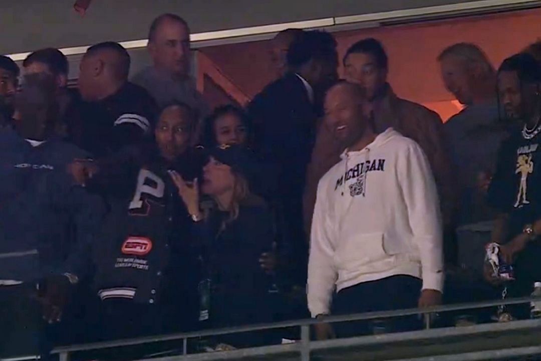 Michael Jordan and Derek Jeter headline .5 billion crazy executive box at Michigan vs. Washington State