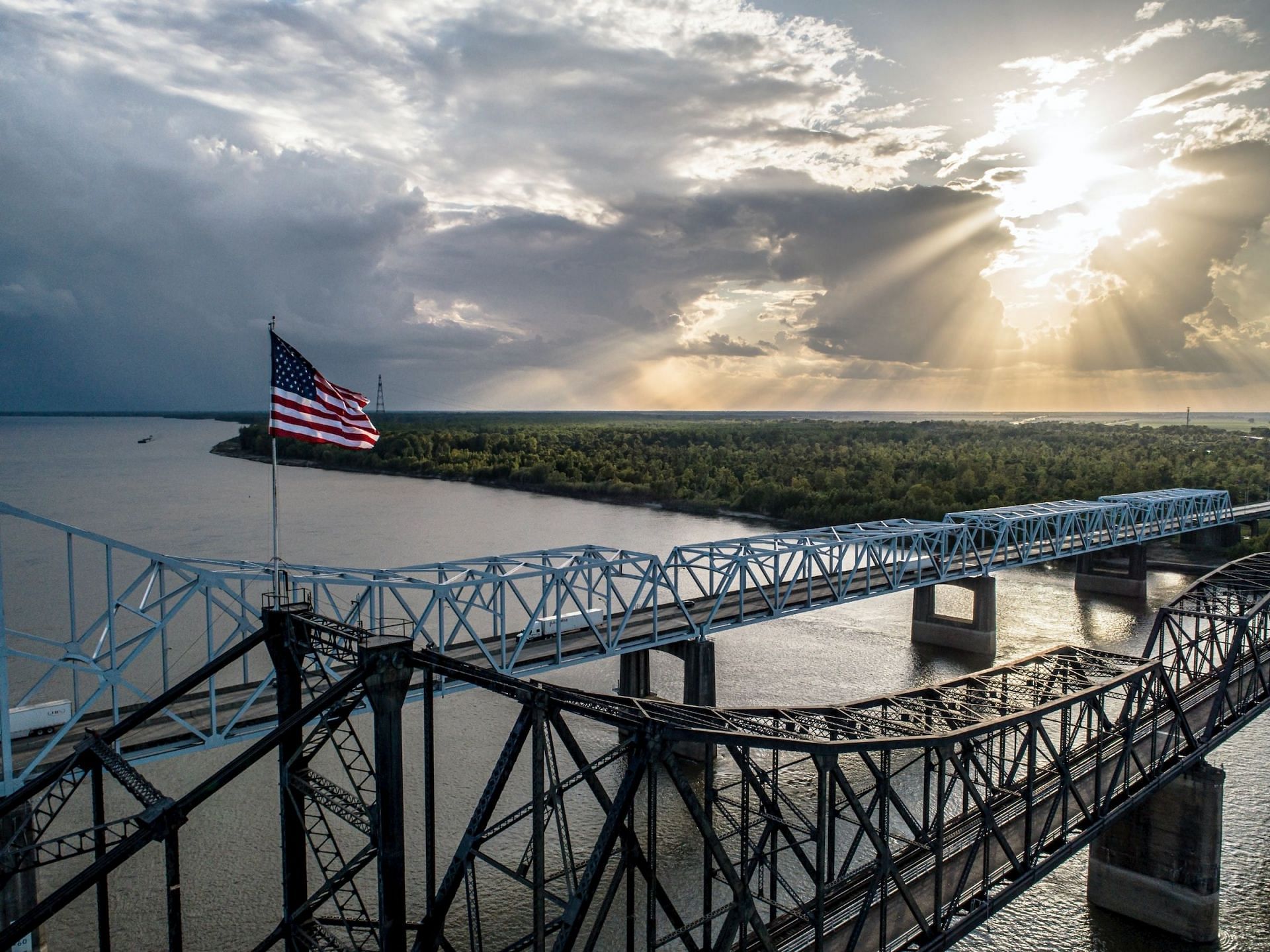 Mississippi (Image via Unsplash/Justin Wilkens)