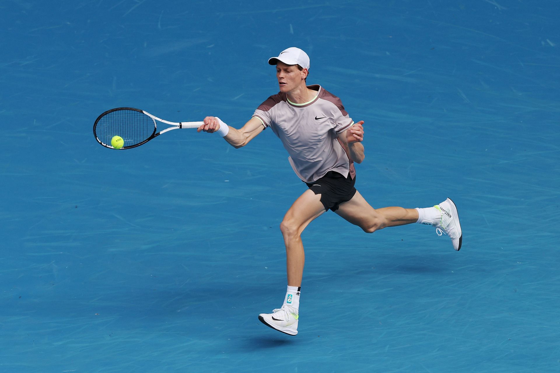 Jannik Sinner plays a forehand against Karen Khachanov