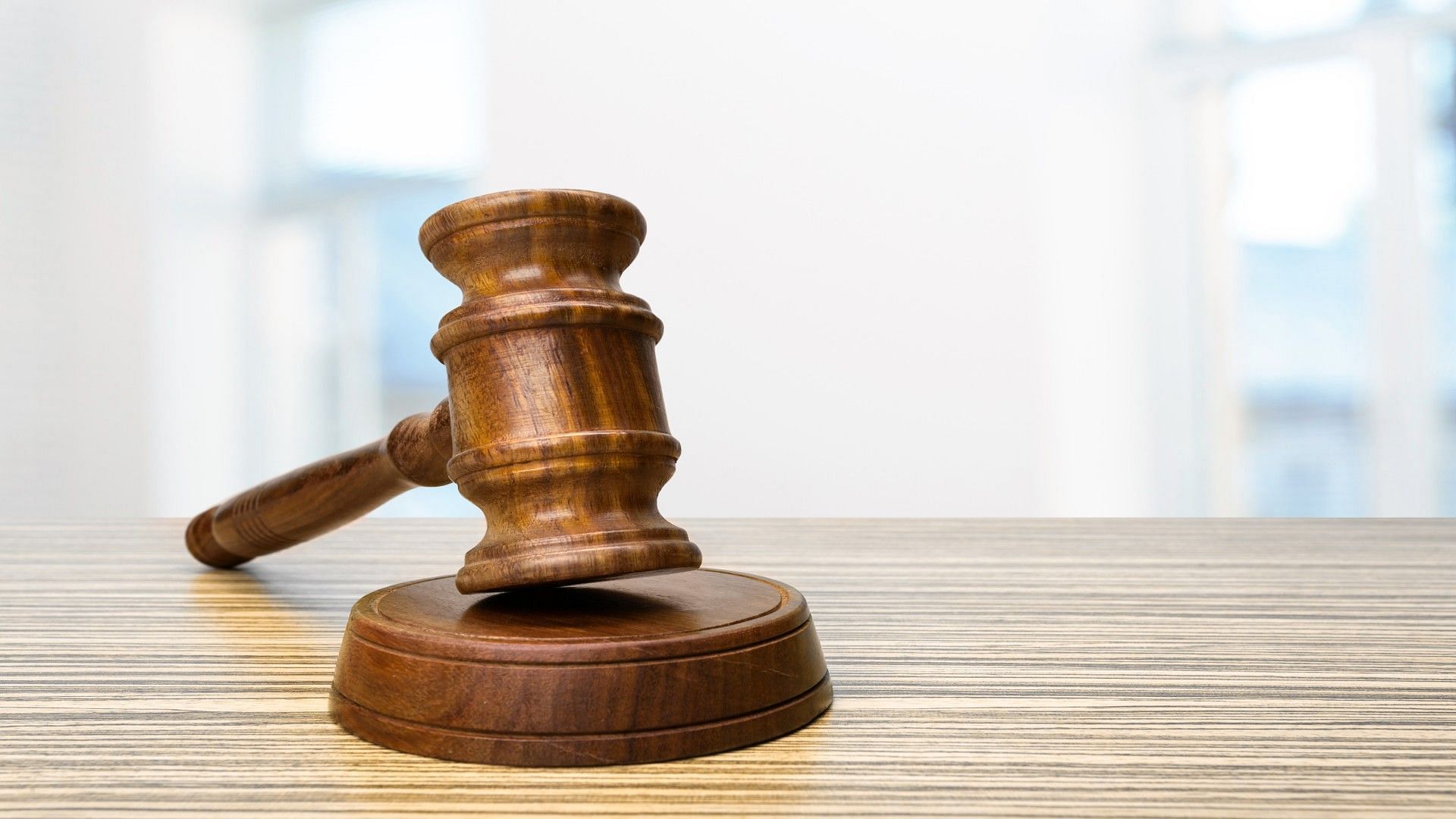 Representational image of a wooden gavel as jury announces guilty verdict in Kevin Monahan case (Image via Fabrikasimf/Freepik)