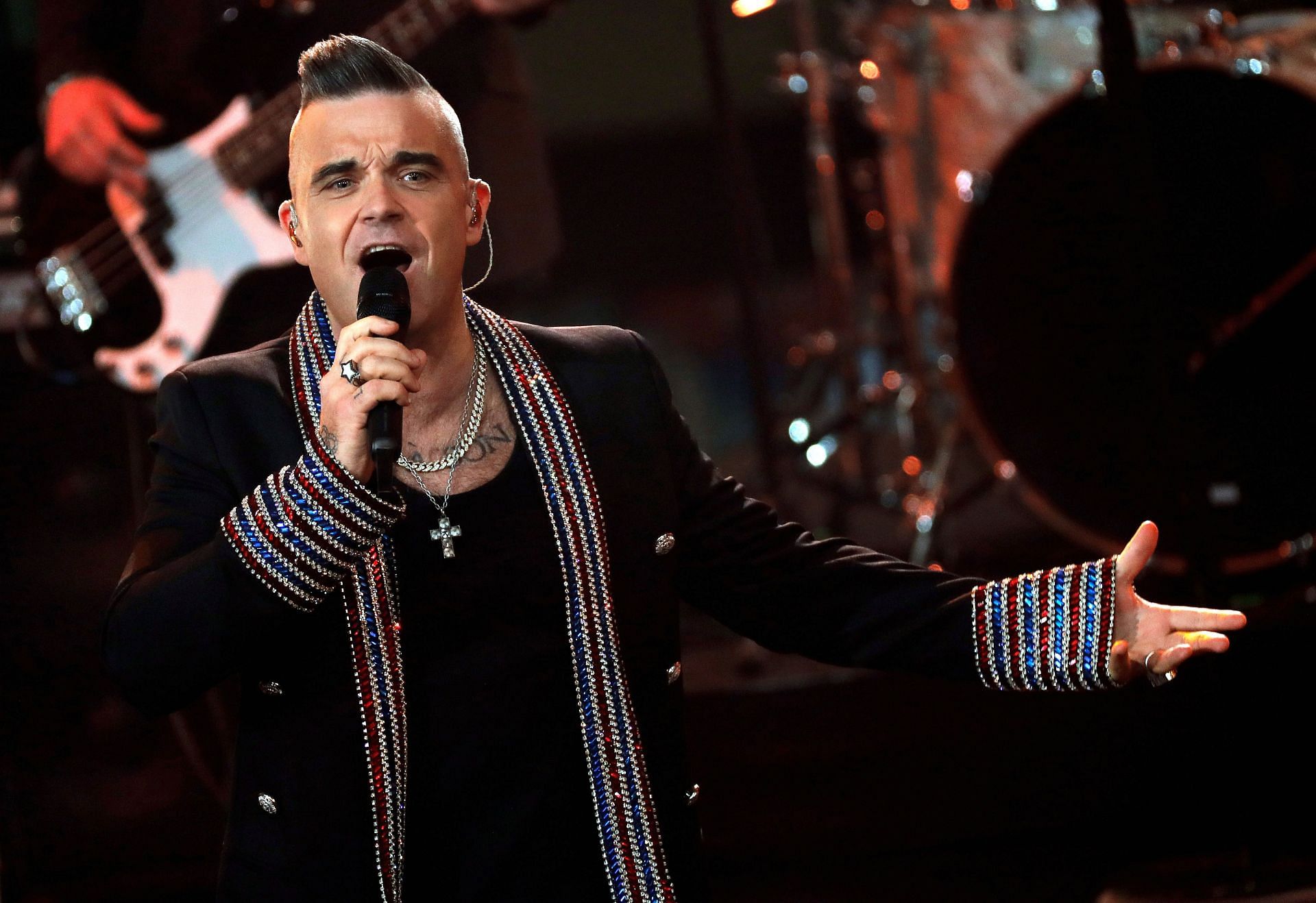Robbie Williams rose to fame following his tenure in boy band Take That (Image via Getty Images)
